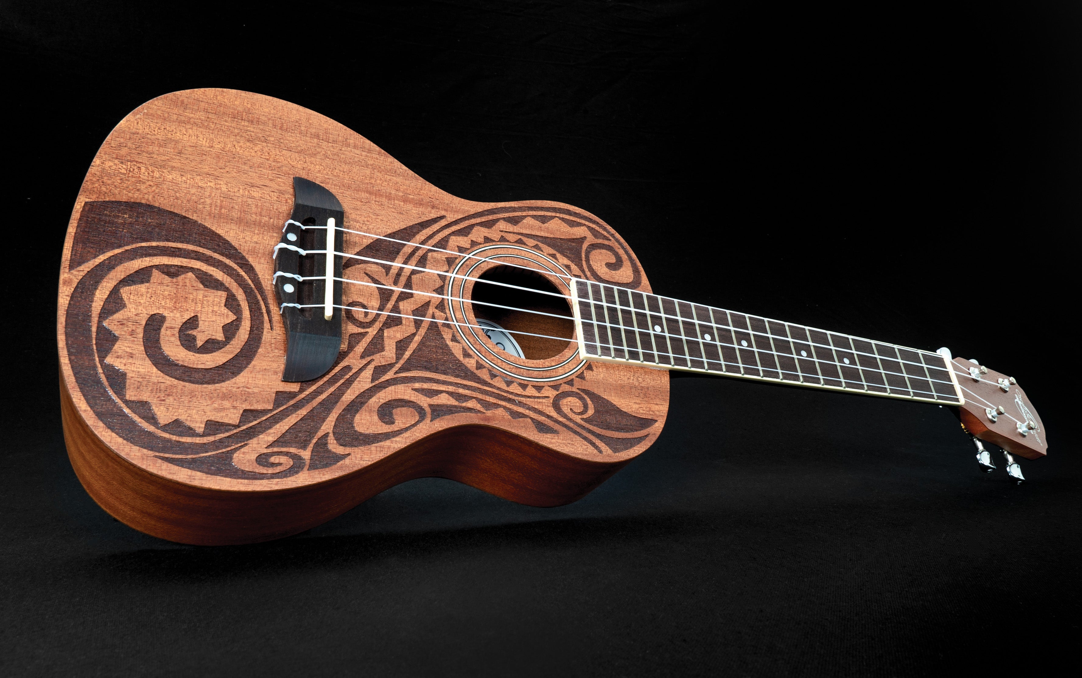 Oscar Schmidt OU2TAT-A Concert Ukulele. Natural Mahogany Maori