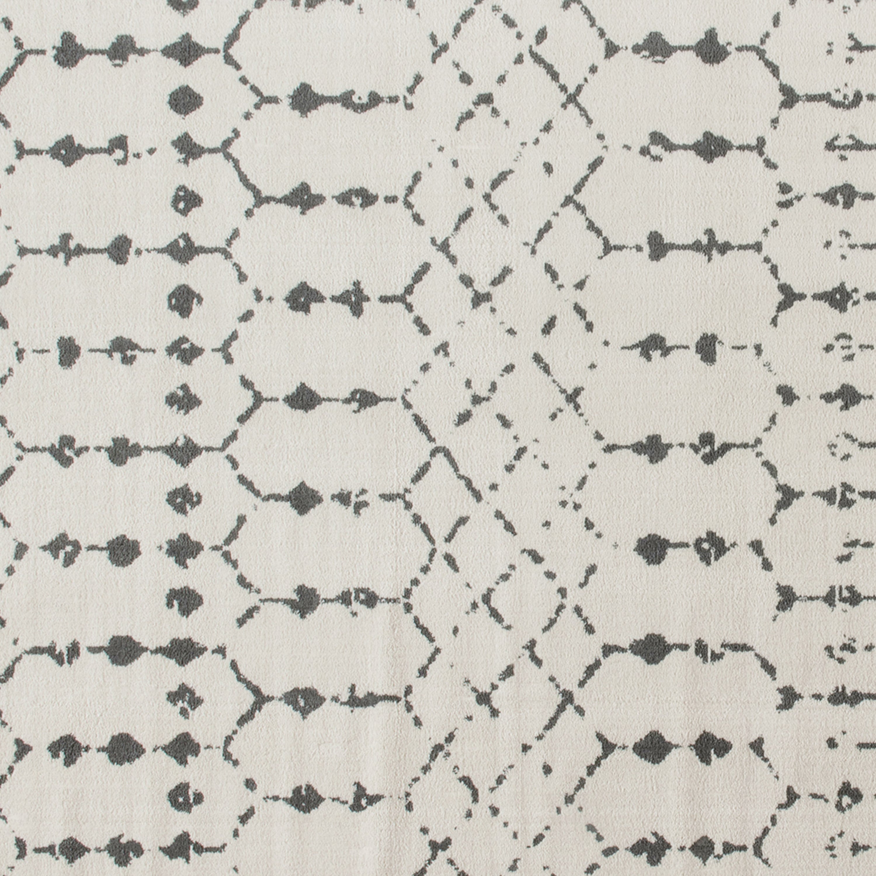 Beth Geometric Bohemian Low Pile Rug - 5' x 7' -Ivory/Gray Polyester