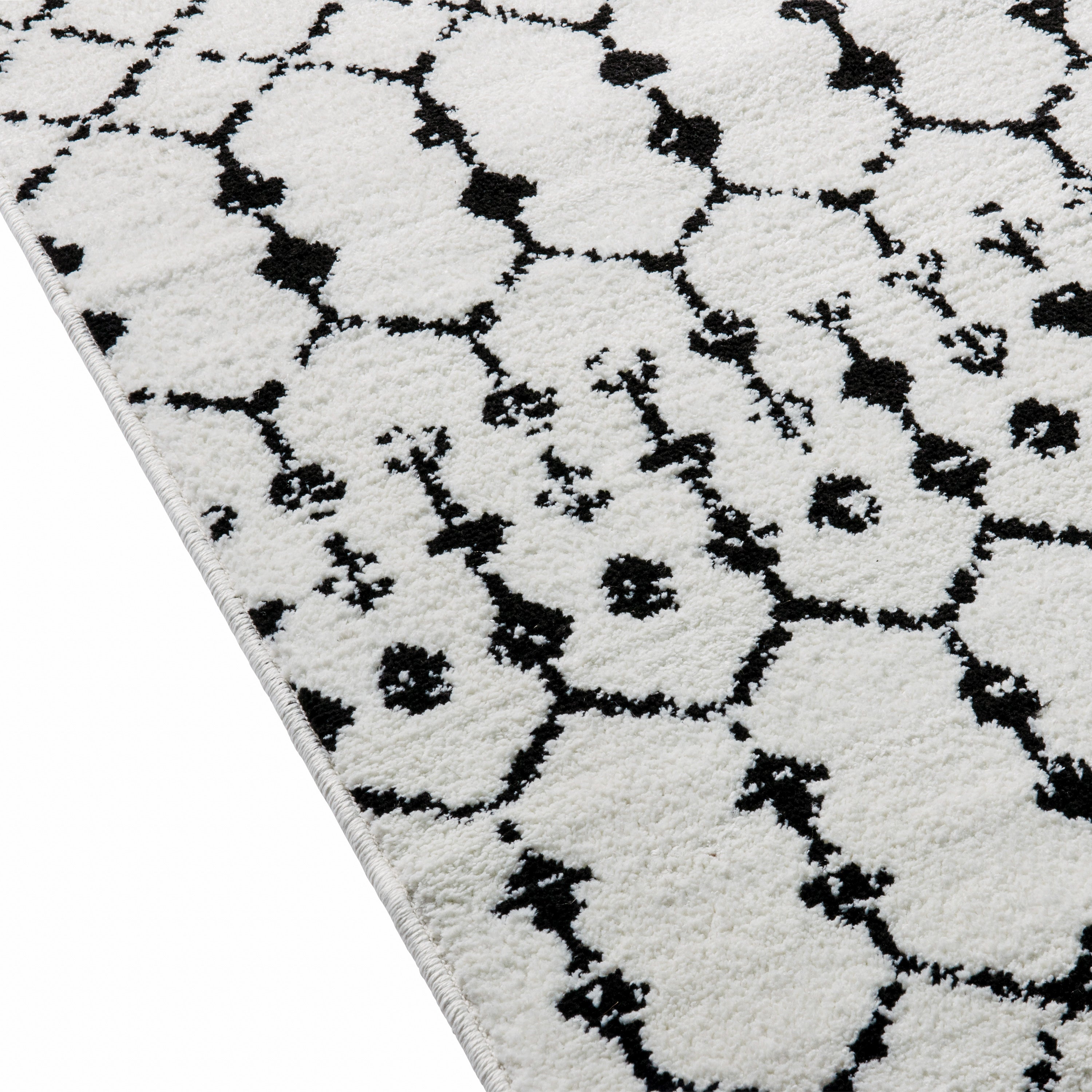 Beth Geometric Bohemian Low Pile Rug - 5' x 7' - Ivory/Black