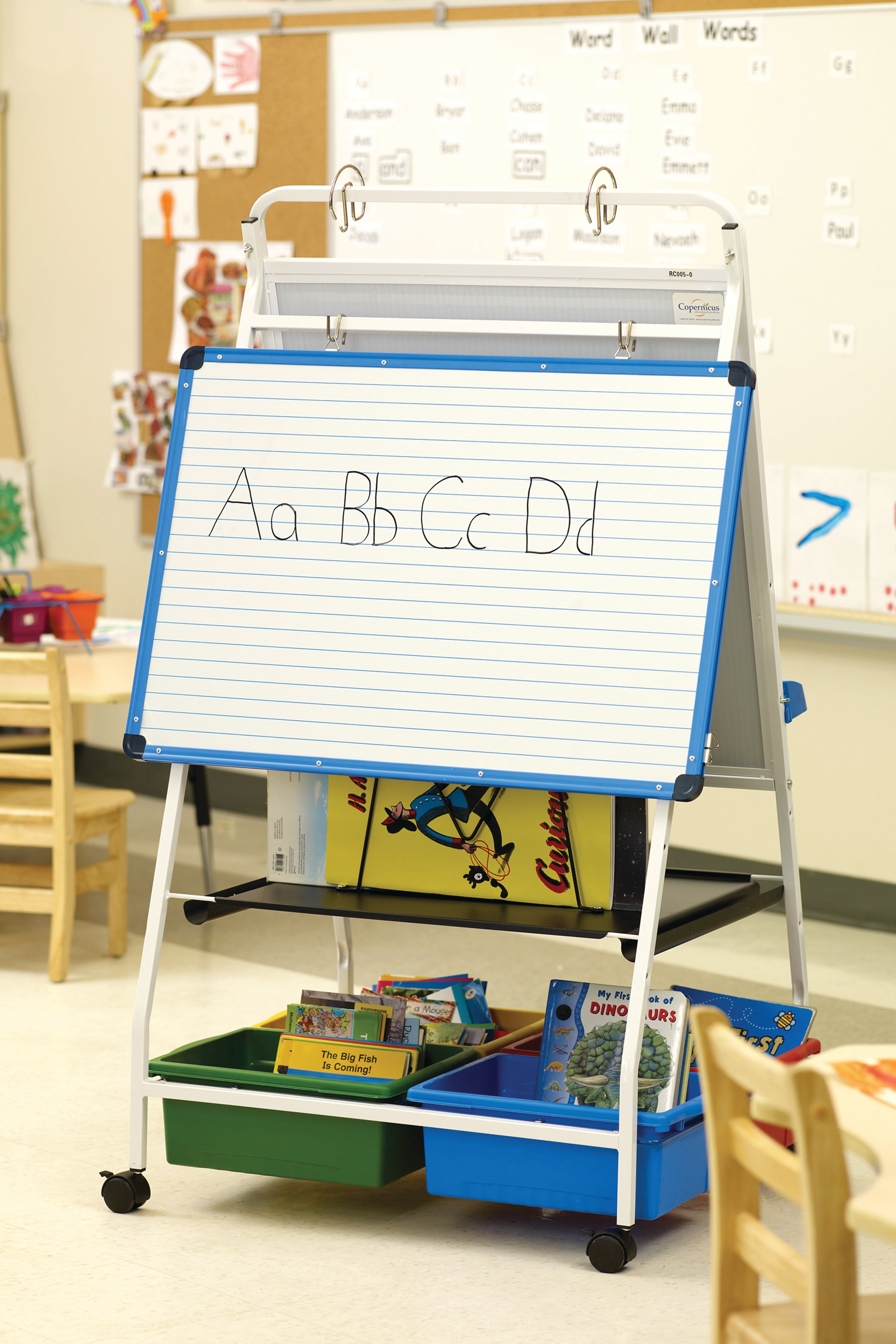 Classic Royal Reading Writing Center with Lids