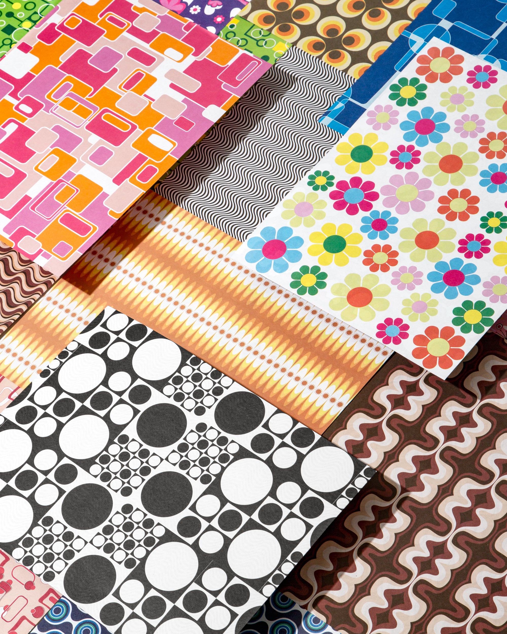Retro Pop Paper  32 sheets
