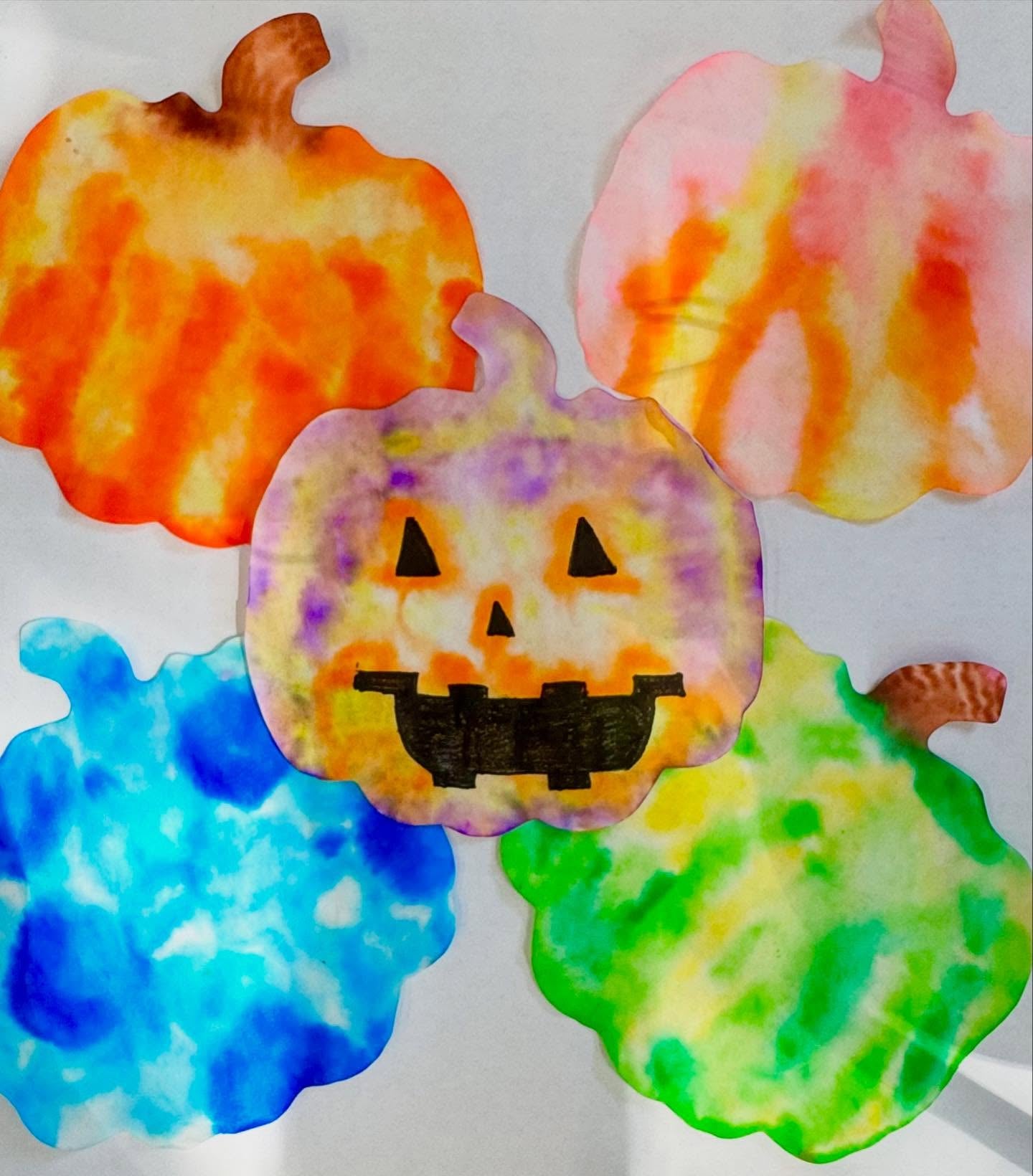 Color Diffusing Paper Pumpkins 50/pkg