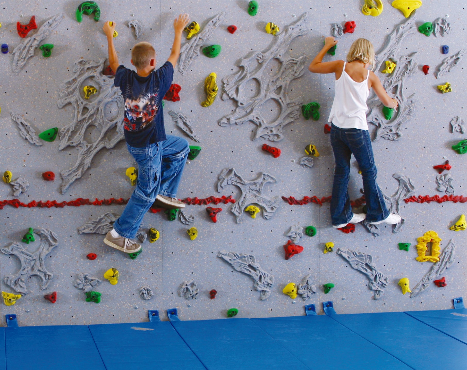 8' H RELIEF-FEATURE WALLS - 8'H x 4'L - Package with 2"W Mats