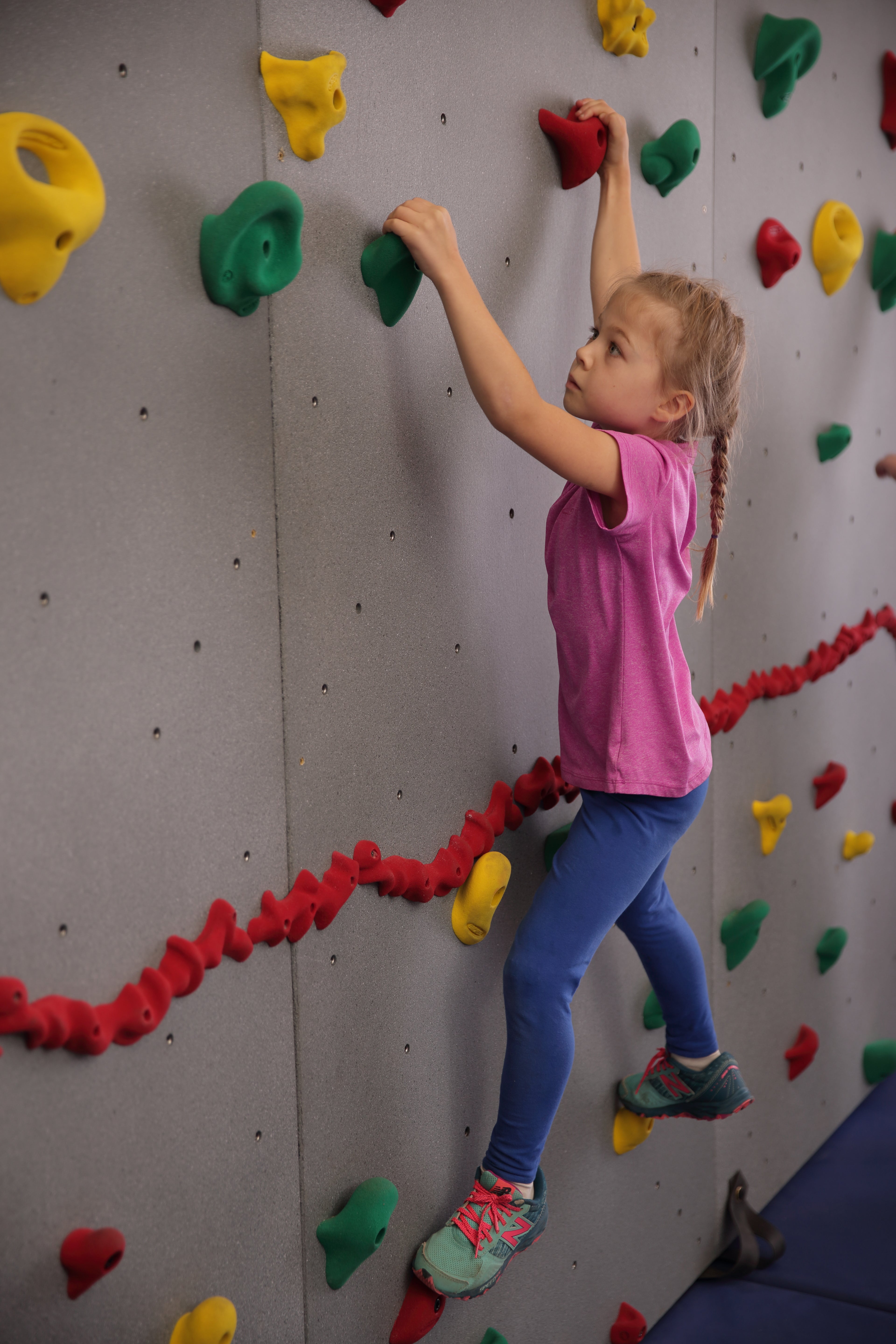 8' H RIVER ROCK WALLS (GRANITE OR SLATE) - 8'H x 40'L Package with 2"W Mats