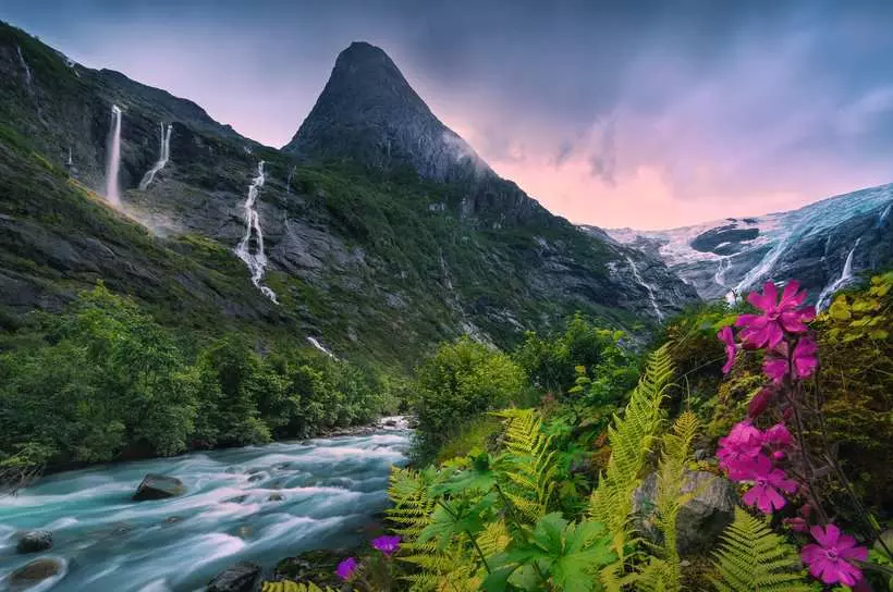 Stunning Mountain Vibes - Standard Adult Puzzle, 4000 Pieces