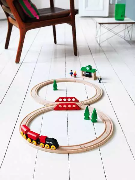 Classic Figure 8 Set - Toy Train Set with Accessories and Wooden Tracks, 22 Pieces
