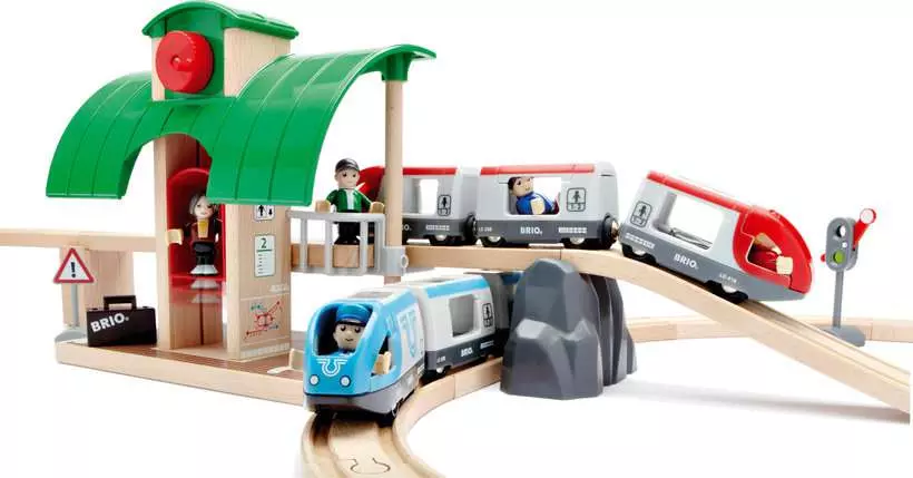 Travel Switching Train Set