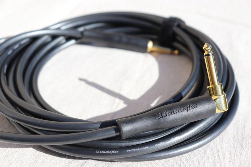 Studioflex UC-20A-BLK Ultra Series Silver Inst Angle Cable 20FT / 6M