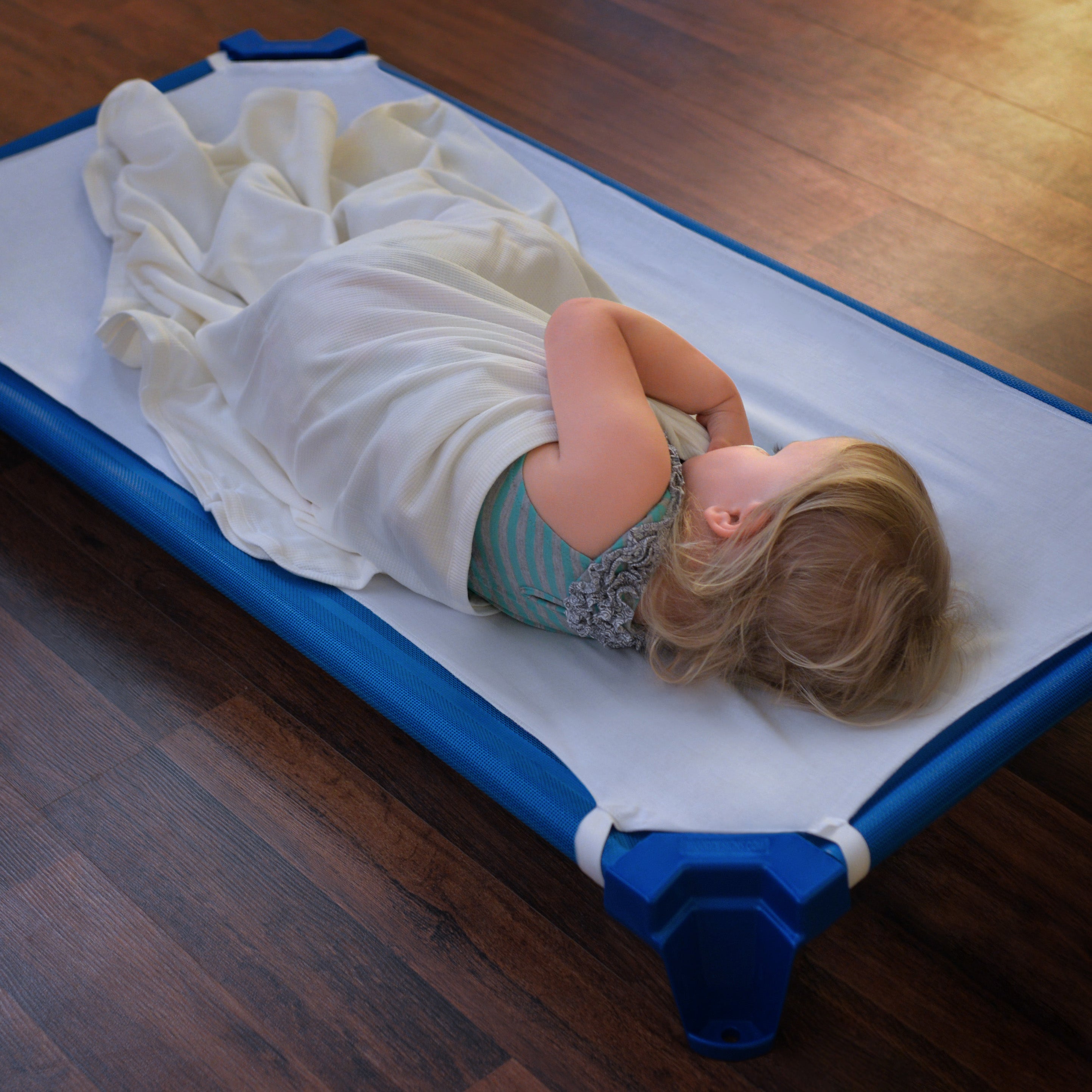 Toddler Cot Set of (6) Unassembled & (6) White Toddler Cotton Cot Sheets