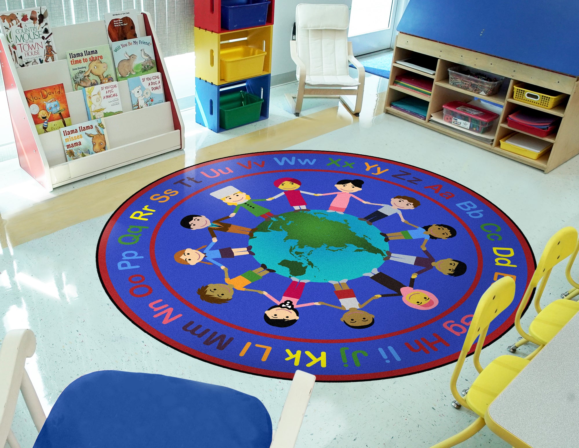 A World of Friends 7'7" Round area rug in color Multi