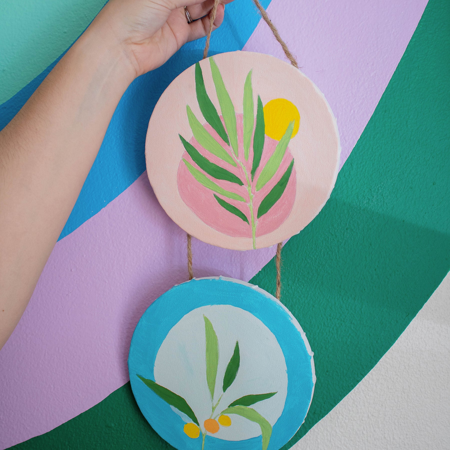 Paintable Circle Hanging Canvas Wall Art 2-Pack