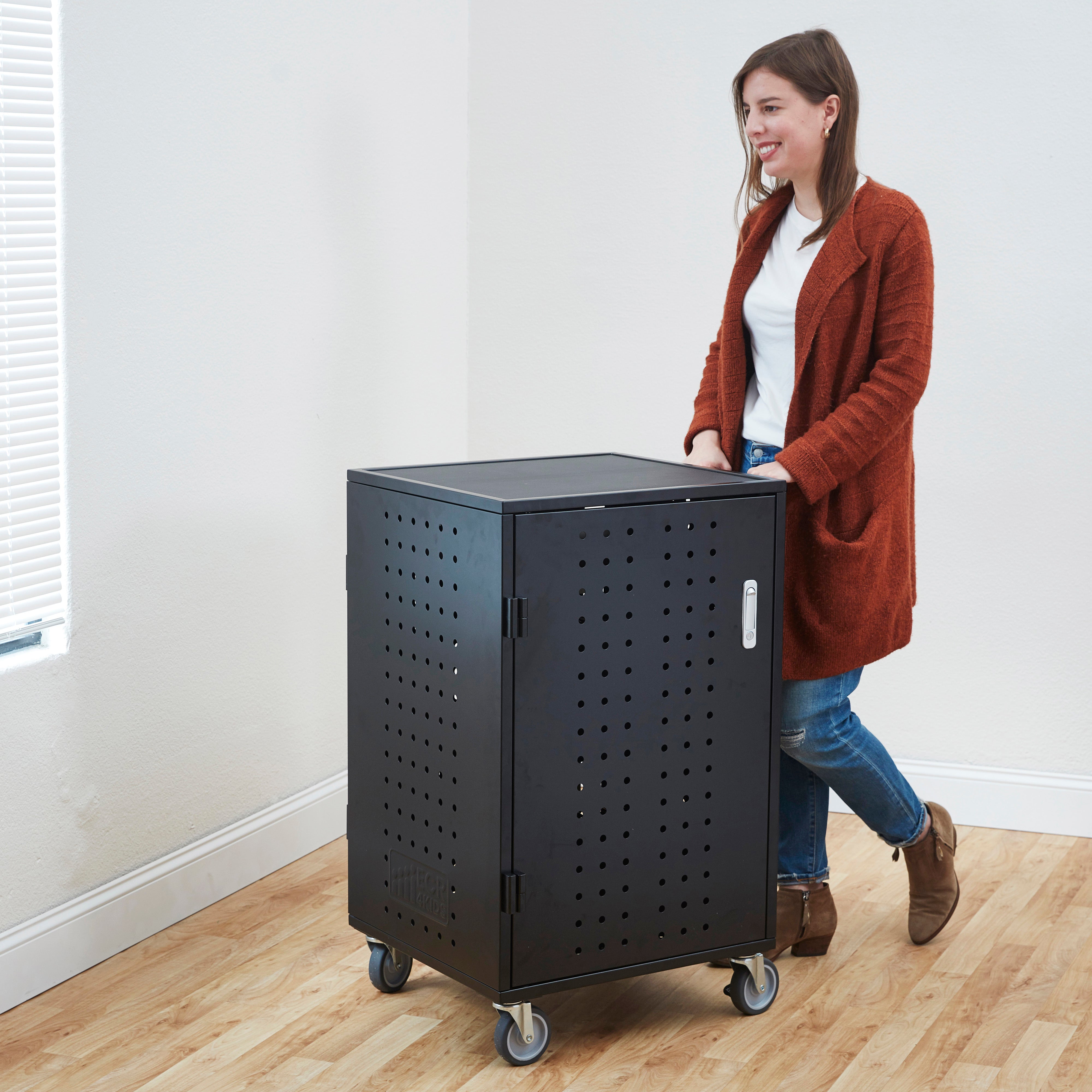30-Bay Charging Cart - Black