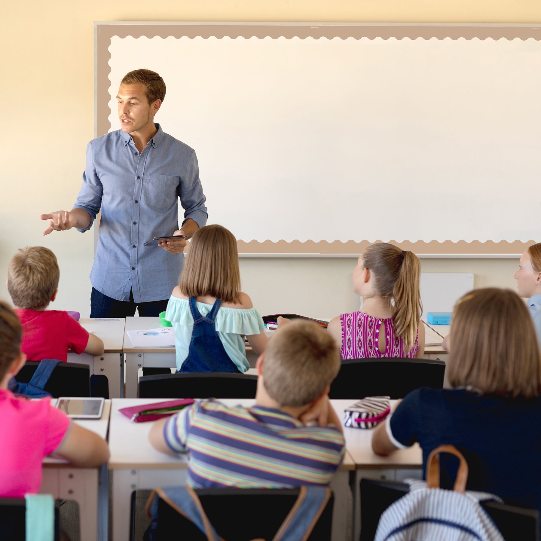 Light Brown Scalloped Border Trim, 35 Feet