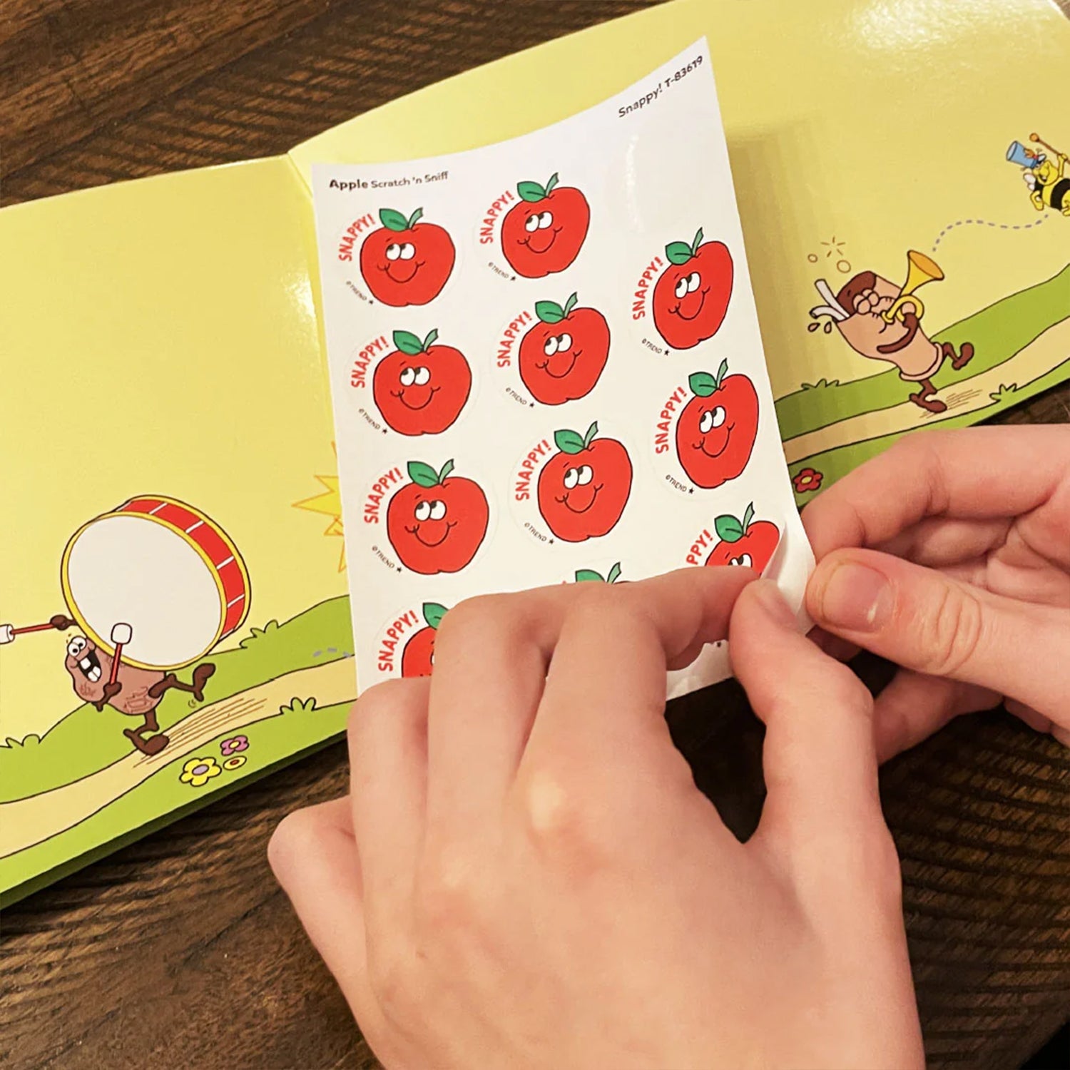 Snappy!/Apple Scented Stickers, Pack of 24