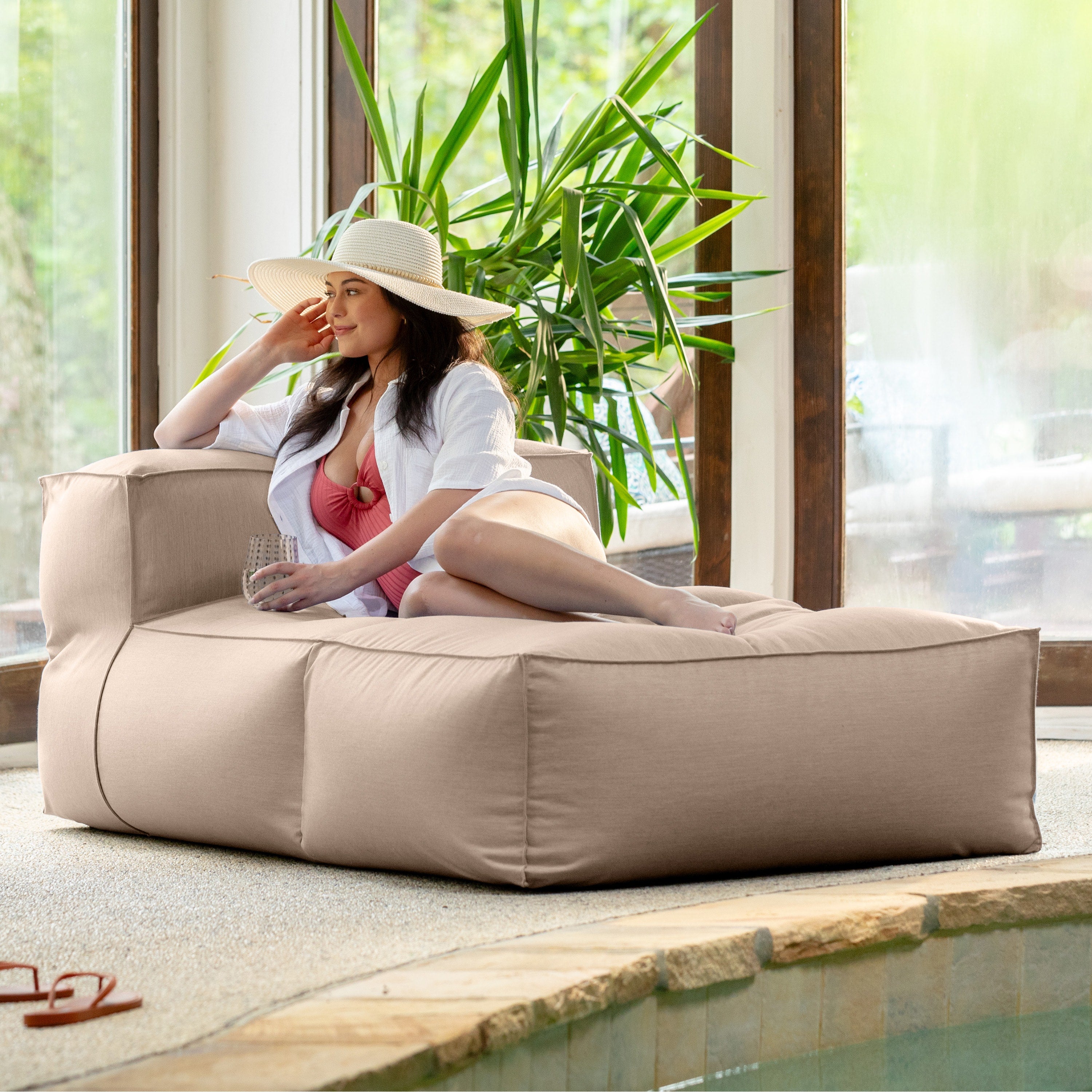 Baya Outdoor Chaise - Luxurious Chaise Sun Lounger for Poolside or Hospitality, Petal