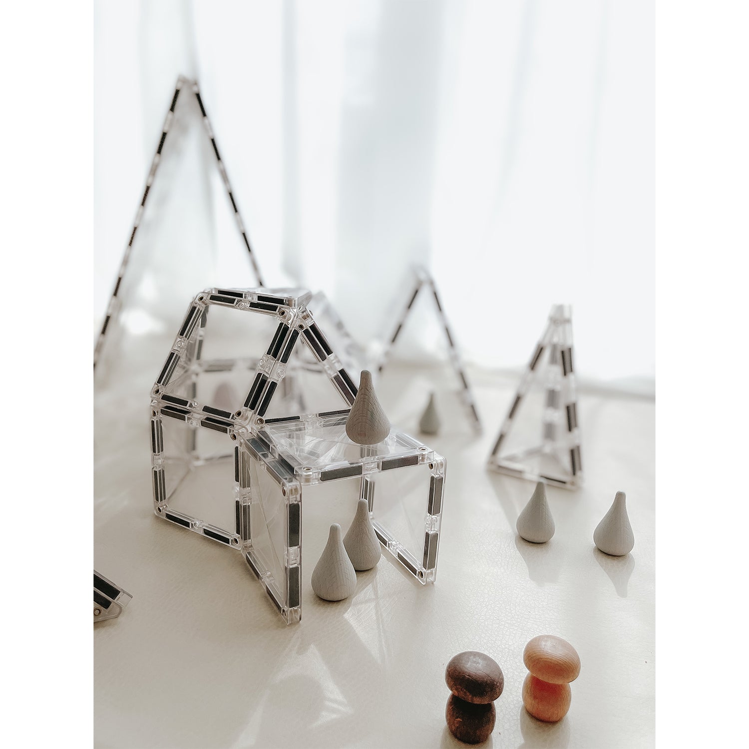 Magnetic Tiles Clear Starter Pack, 34 Pieces