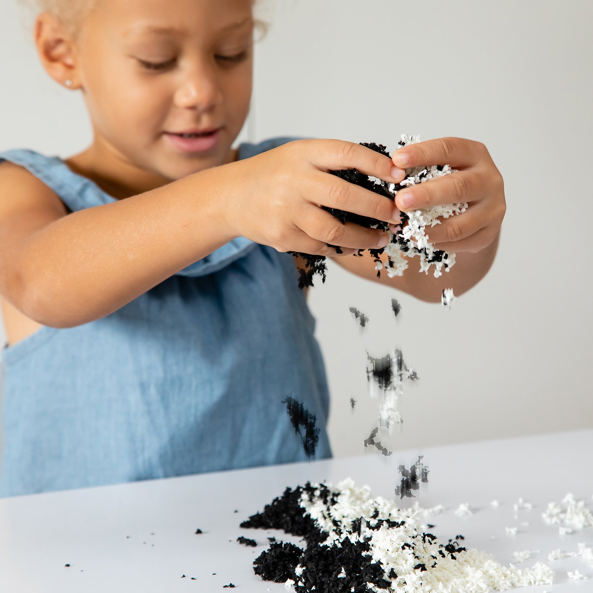 Playfoam® Pluffle™ Twist Black & White