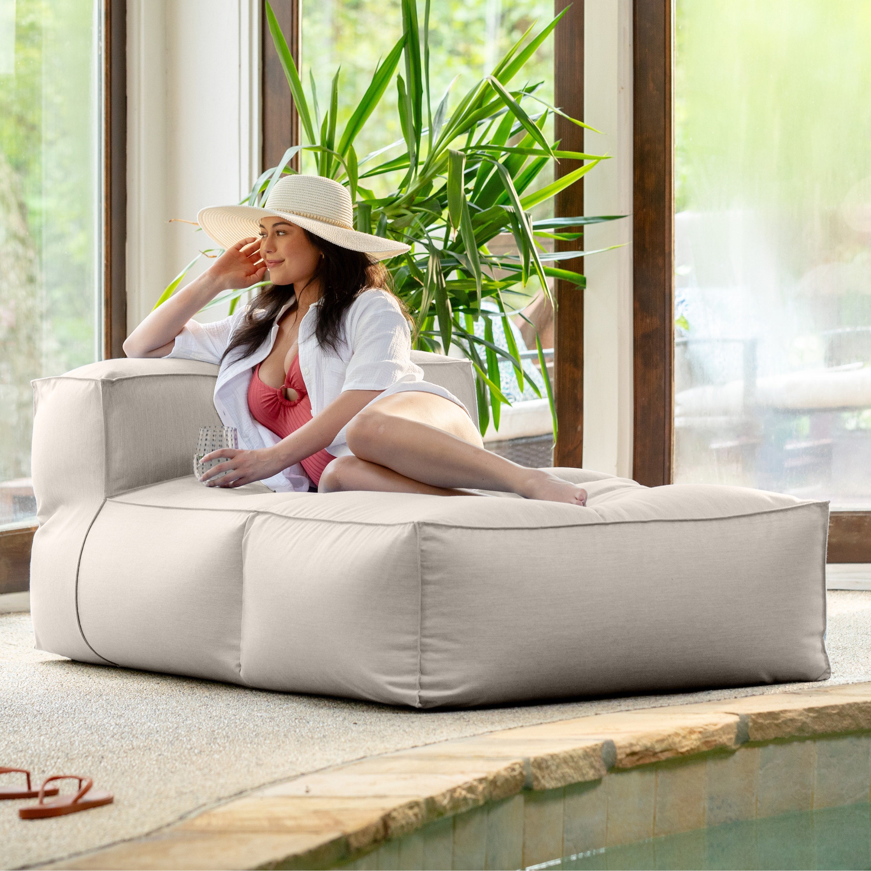 Baya Outdoor Chaise - Luxurious Chaise Sun Lounger for Poolside or Hospitality, Silver