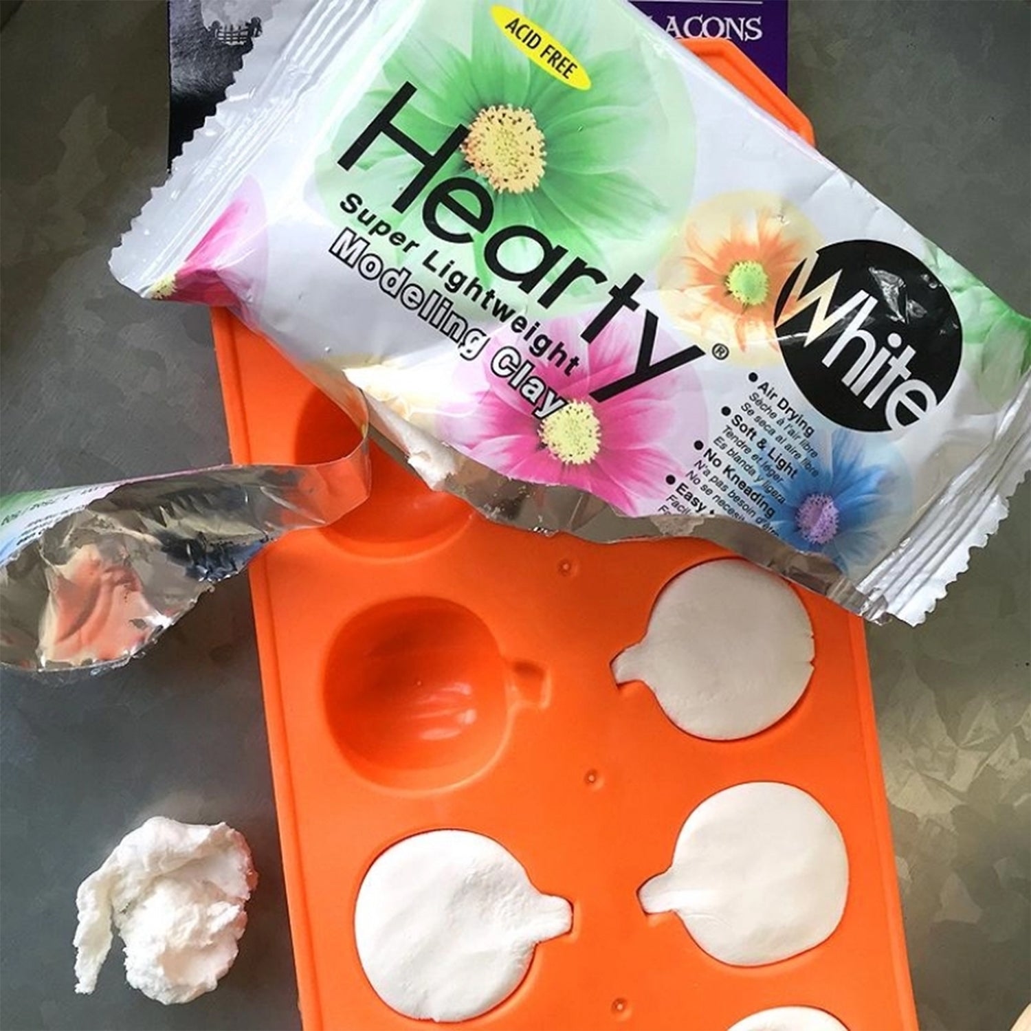 Hearty® Super Lightweight Modeling Clay, White, 5.25 oz