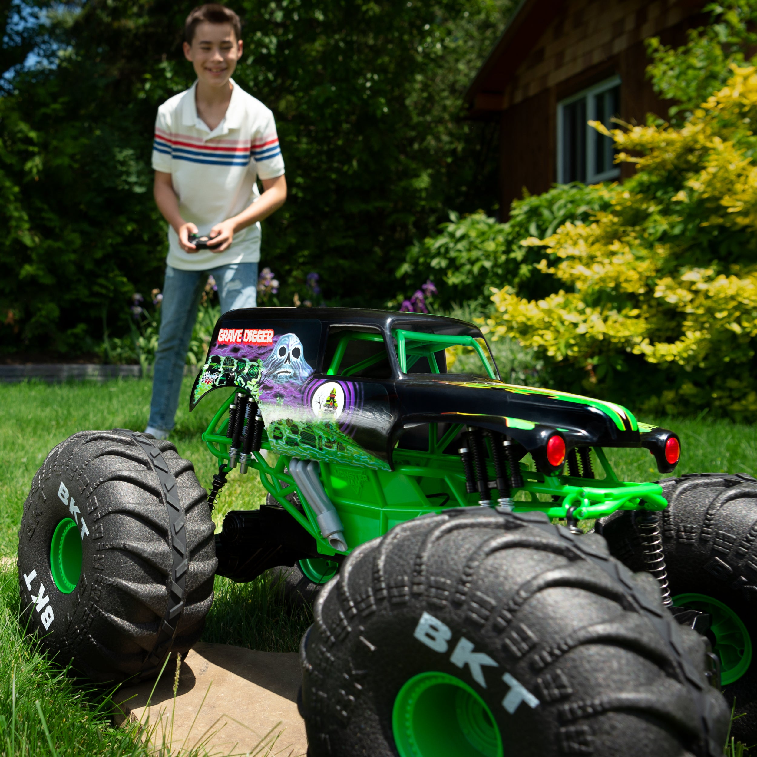 Monster Jam, Official Mega Grave Digger All-Terrain Remote Control Monster Truck, Over 2 Ft. Tall, 1:6 Scale, Kids Toys for Boys and Girls Ages 4 and Up