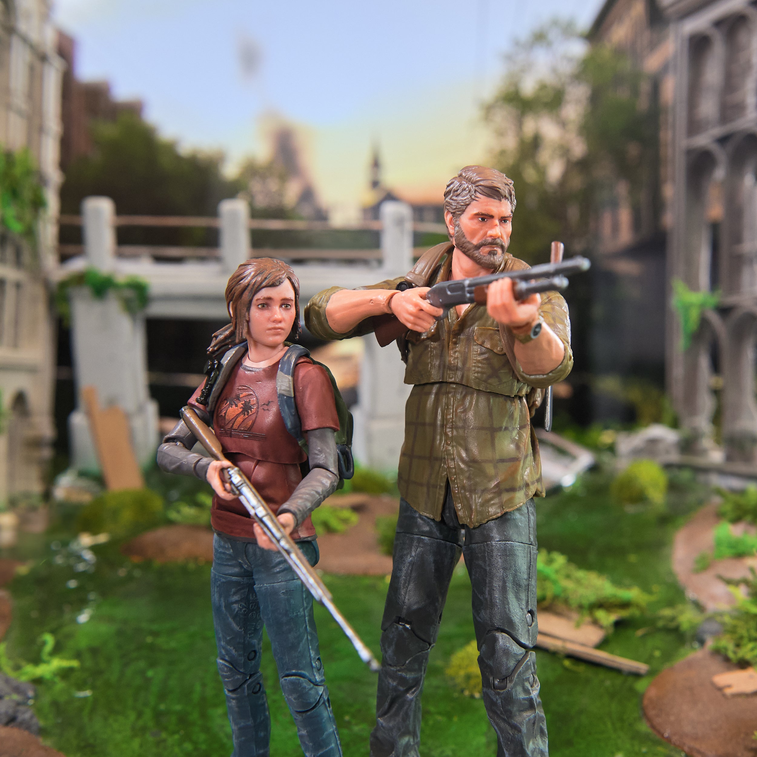 PlayStation The Last of Us, 2-Pack 6” Joel & Ellie Action Figures with 19 Accessories, The Shapes Collection, For PS5 Fans & Collectors Ages 17+