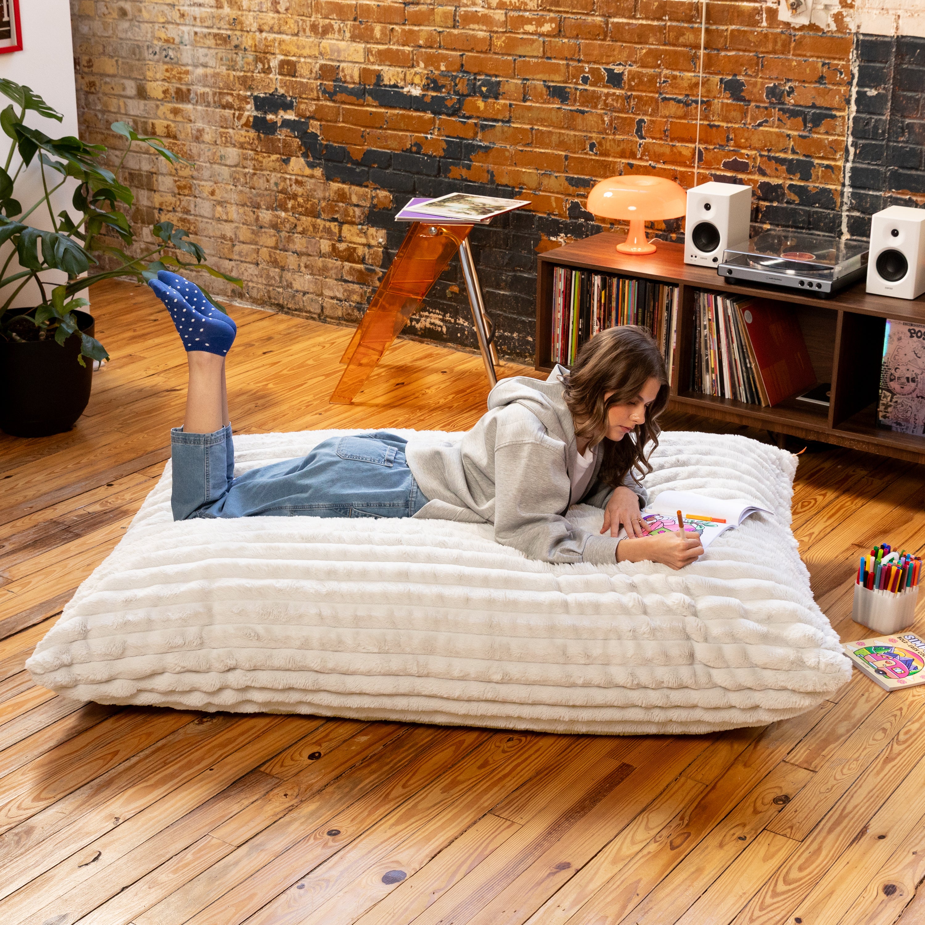 Jaxx Pillow Saxx 5.5-Foot Faux Fur - Luxuriously Soft Bean Bag Floor Pillow and Lounger, Mondo Ivory