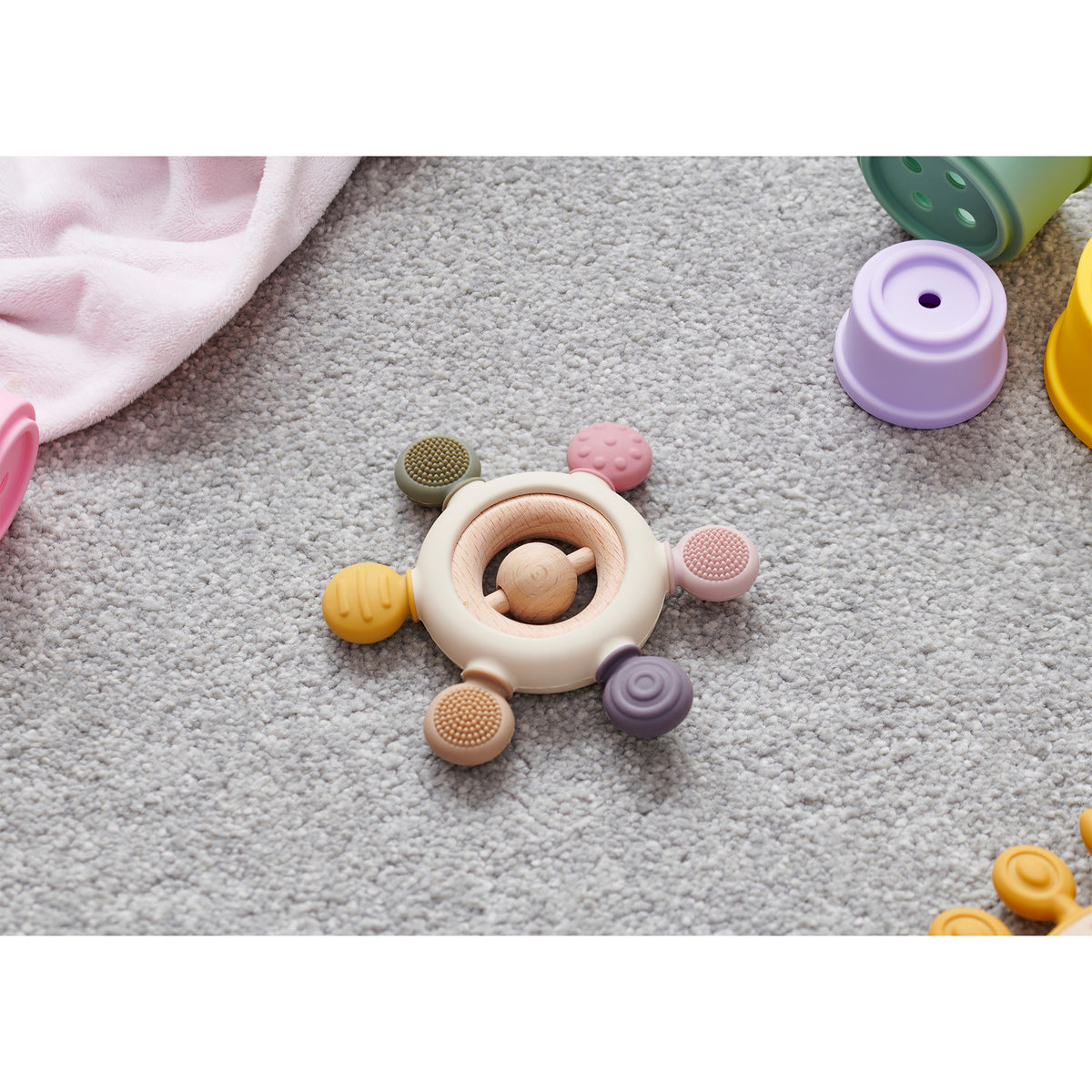 SILISOFT RATTLE TEETHER EARTH