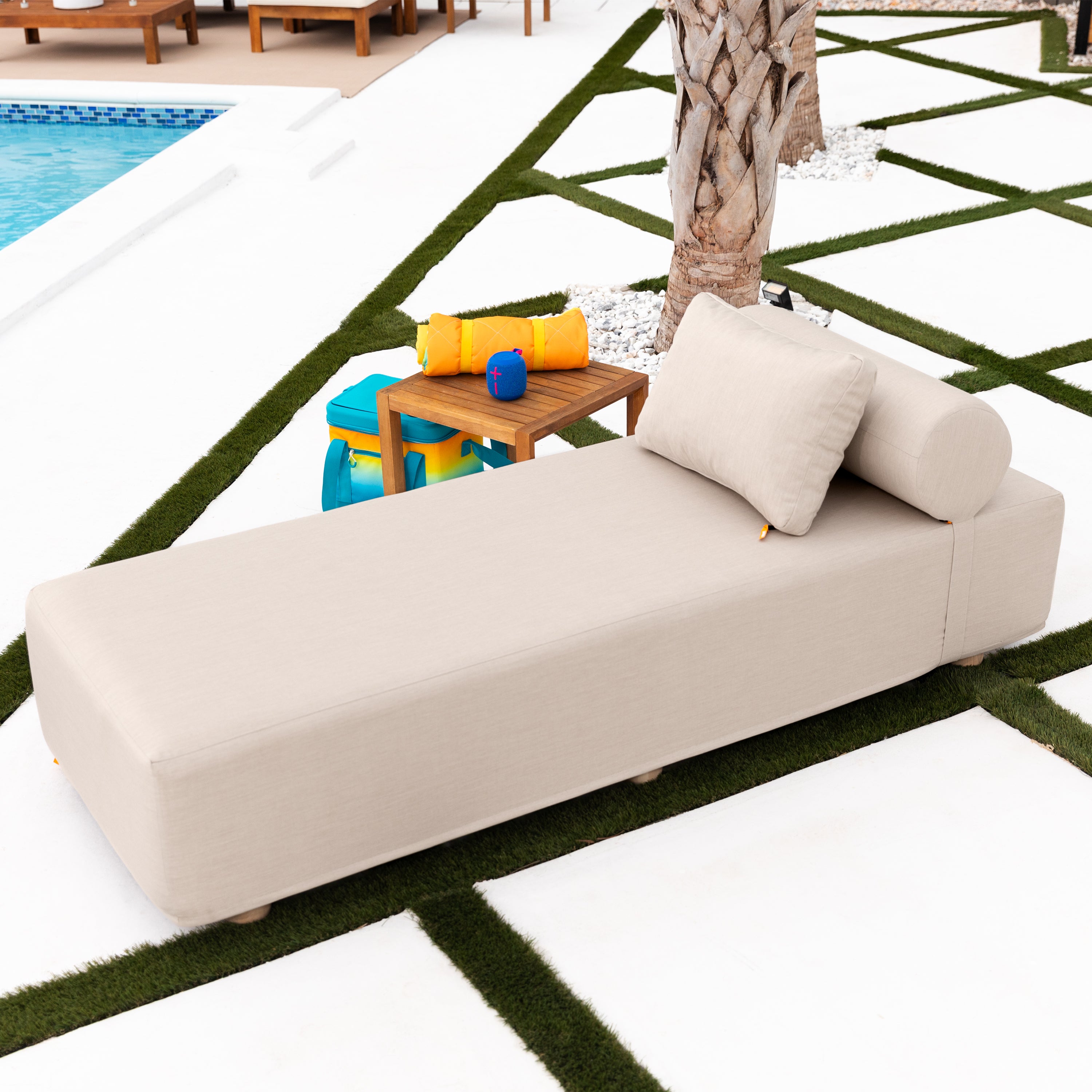 Jaxx Alvy Outdoor Sun Lounger – Luxurious Sunbed with Hevea Wood Feet, Sunbrella Flax