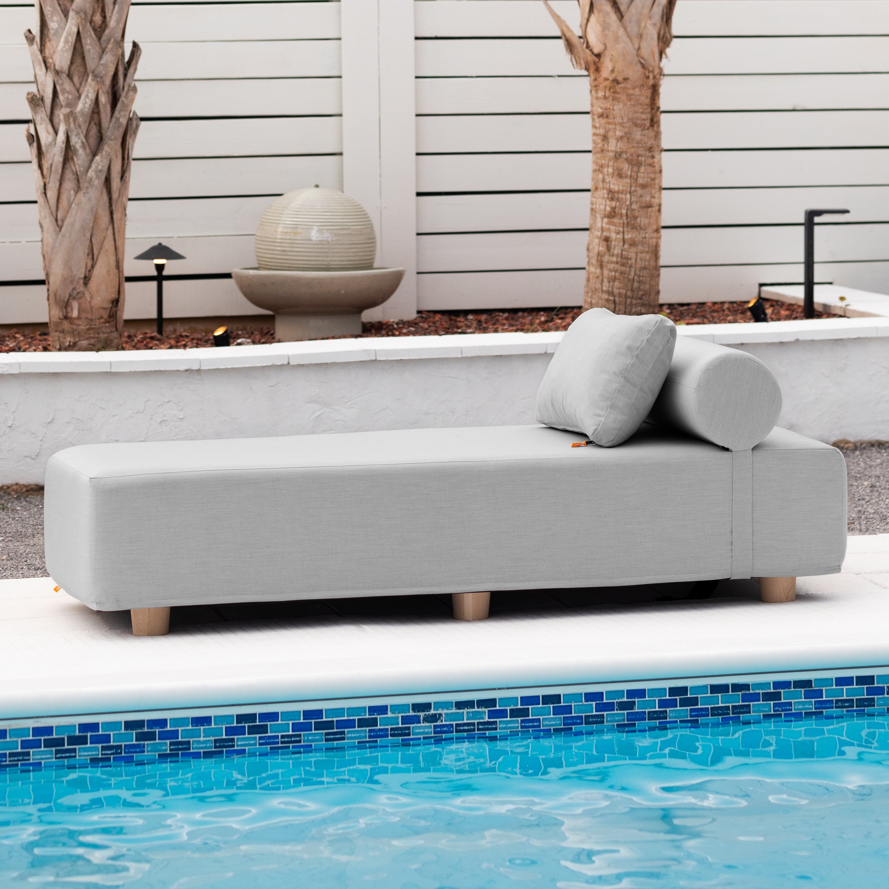 Jaxx Alvy Outdoor Sun Lounger – Luxurious Sunbed with Hevea Wood Feet, Sunbrella Granite