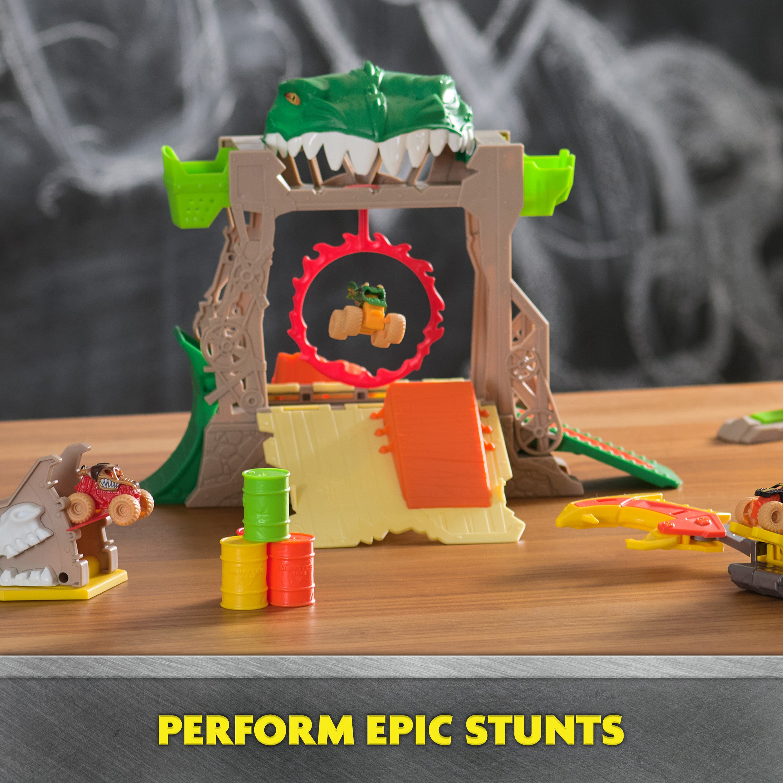 Monster Jam, Dragon Dungeon of Doom Playset, Mini Jams, Exclusive Die-Cast Dragon Monster Truck 1:87 Scale, Kids Toys for Boys Ages 3 and Up