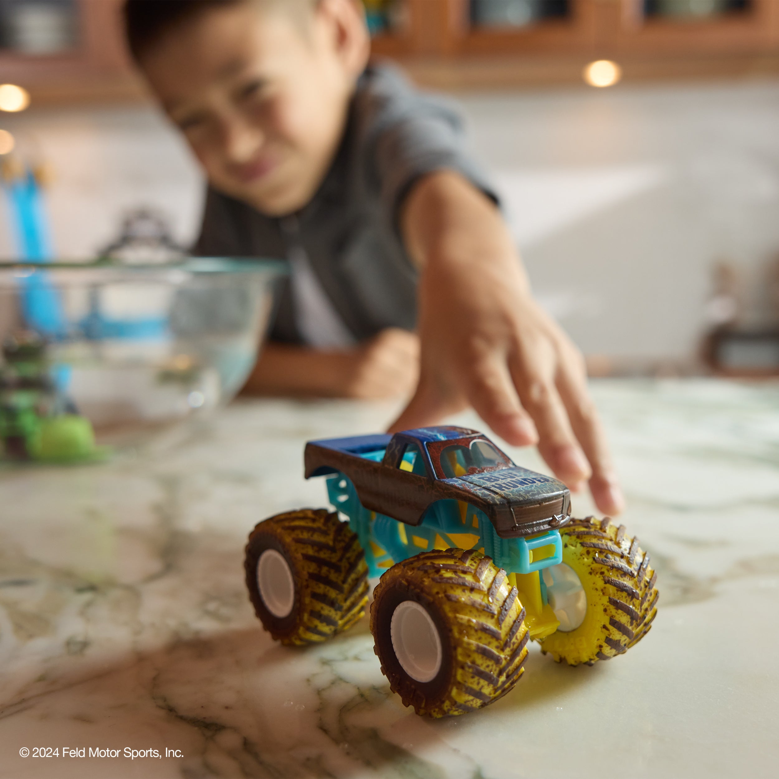 Monster Jam Mud Blasters, Color Change Monster Jam Truck, 1:64 Die Cast Vehicle, for Ages 3 and up Styles May Vary