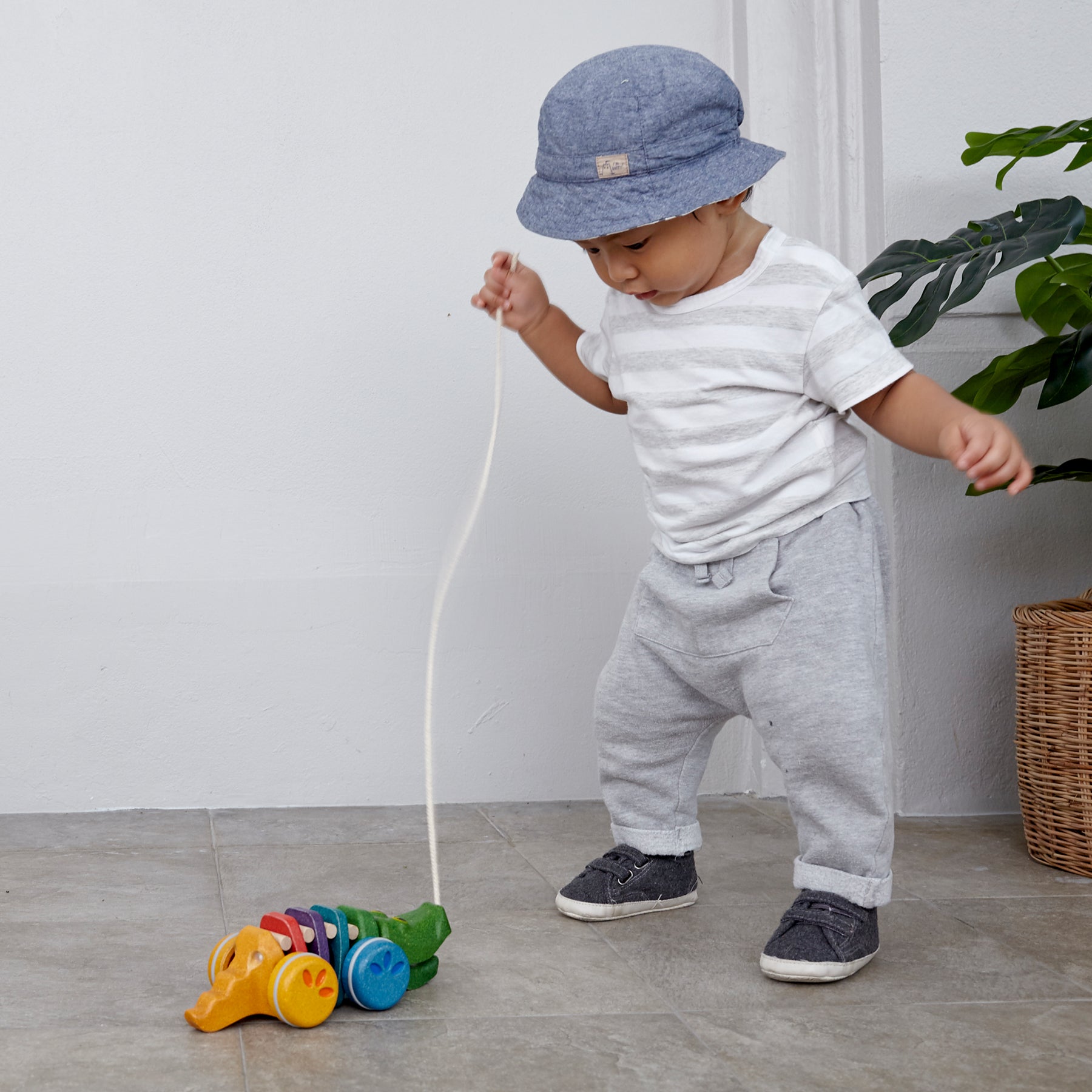 Rainbow Dancing Alligator Wooden Pull Toy
