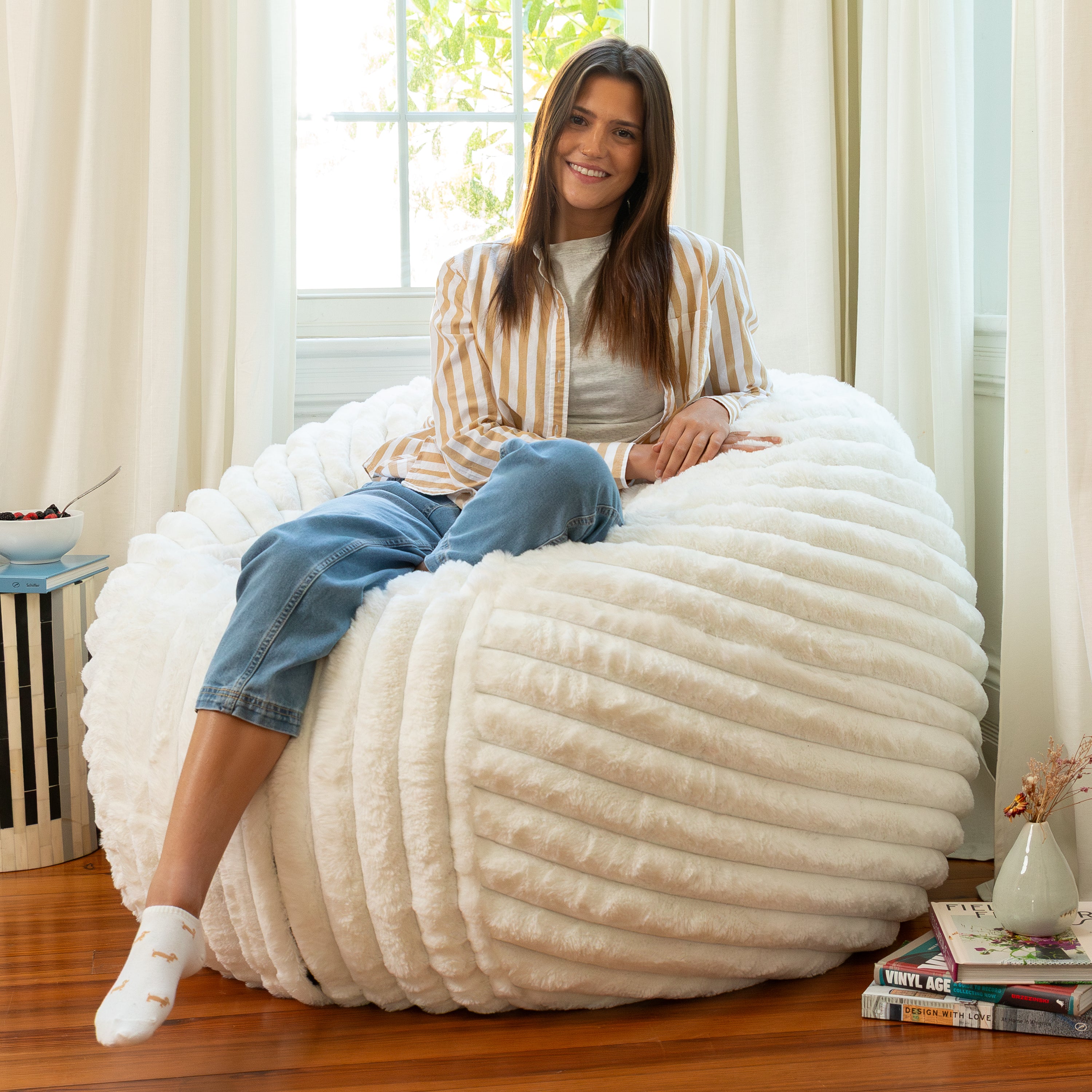 Jaxx Saxx 4ft - Large Round Bean Bag for Adults - Made in the USA - Luxuriously Soft Plush Faux Fur, Ivory