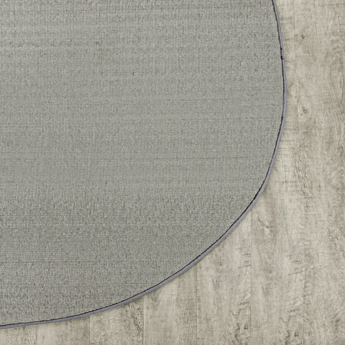 Endurance 12' x 7'6" Oval area rug in color Silver