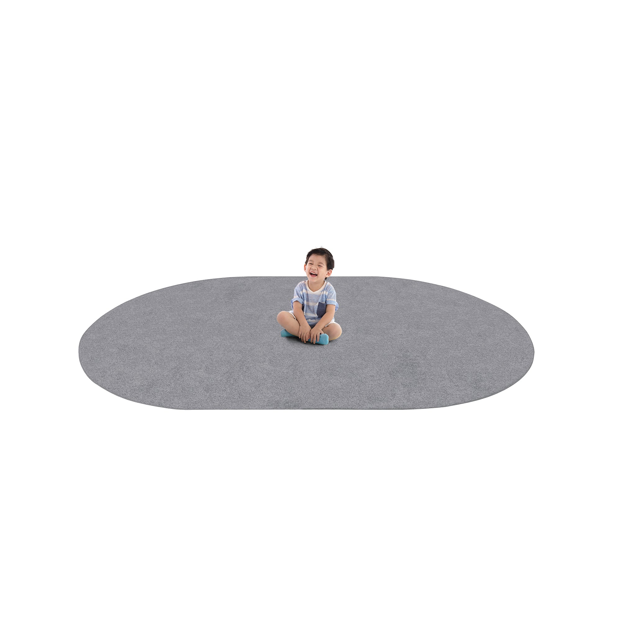 Endurance 6' x 9' Oval area rug in color Silver