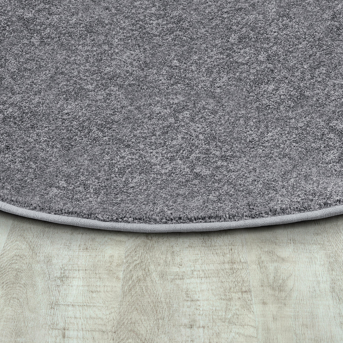 Endurance 6' x 9' Oval area rug in color Silver