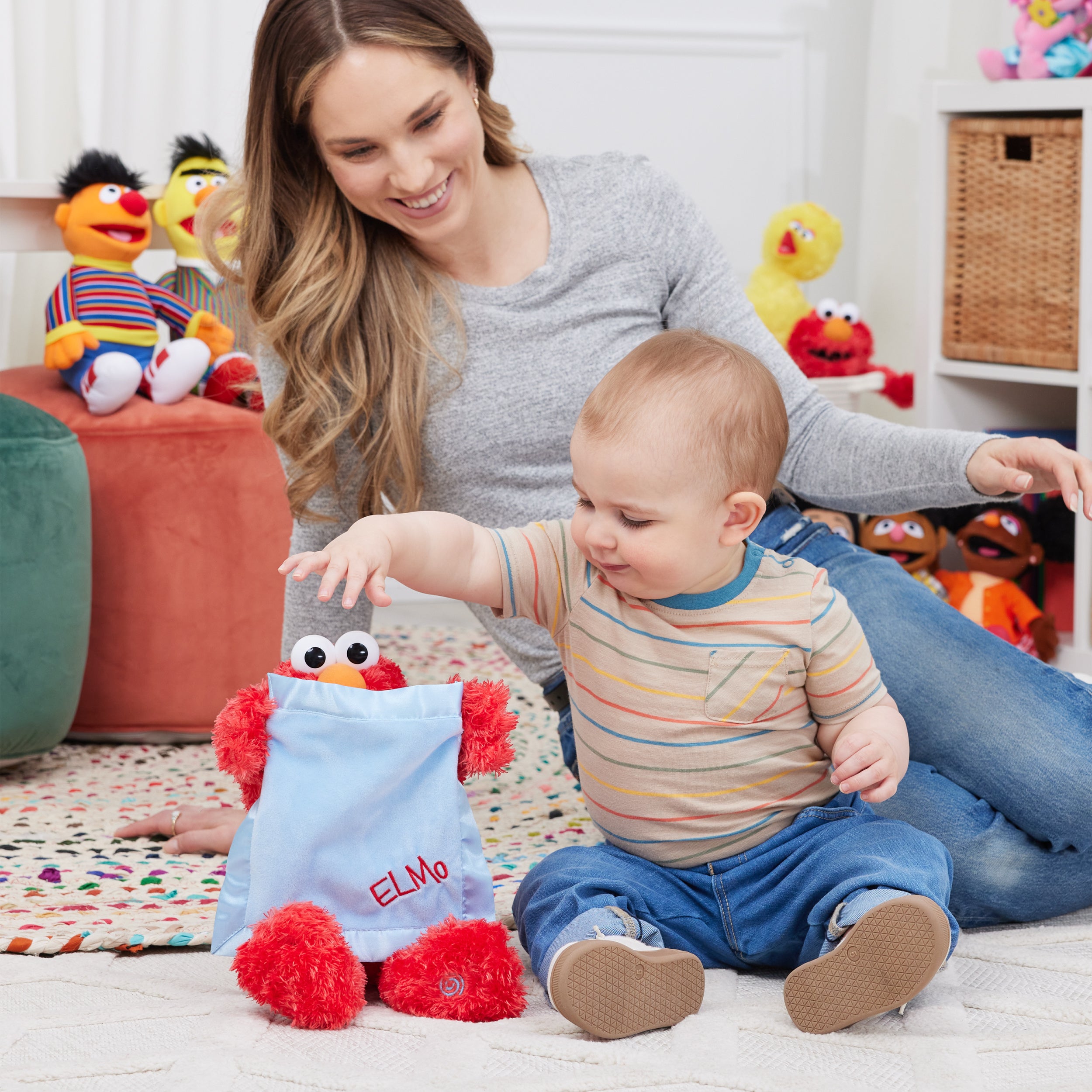 GUND Sesame GUND Sesame Street Official Peek-a-Boo Elmo Animated Muppet Plush, Premium Plush Sensory Toy for Ages 18 Months & Up, Red/Blue, 15”