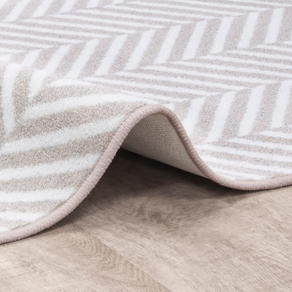 Favorite Retreat 5'4" x 7'8" area rug in color Dove