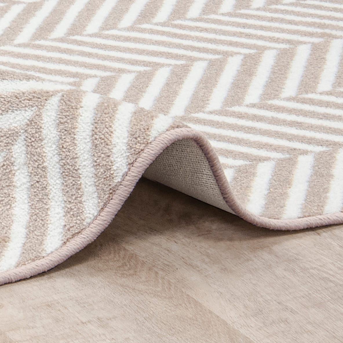 Favorite Retreat 3'10" x 5'4" area rug in color Ivory