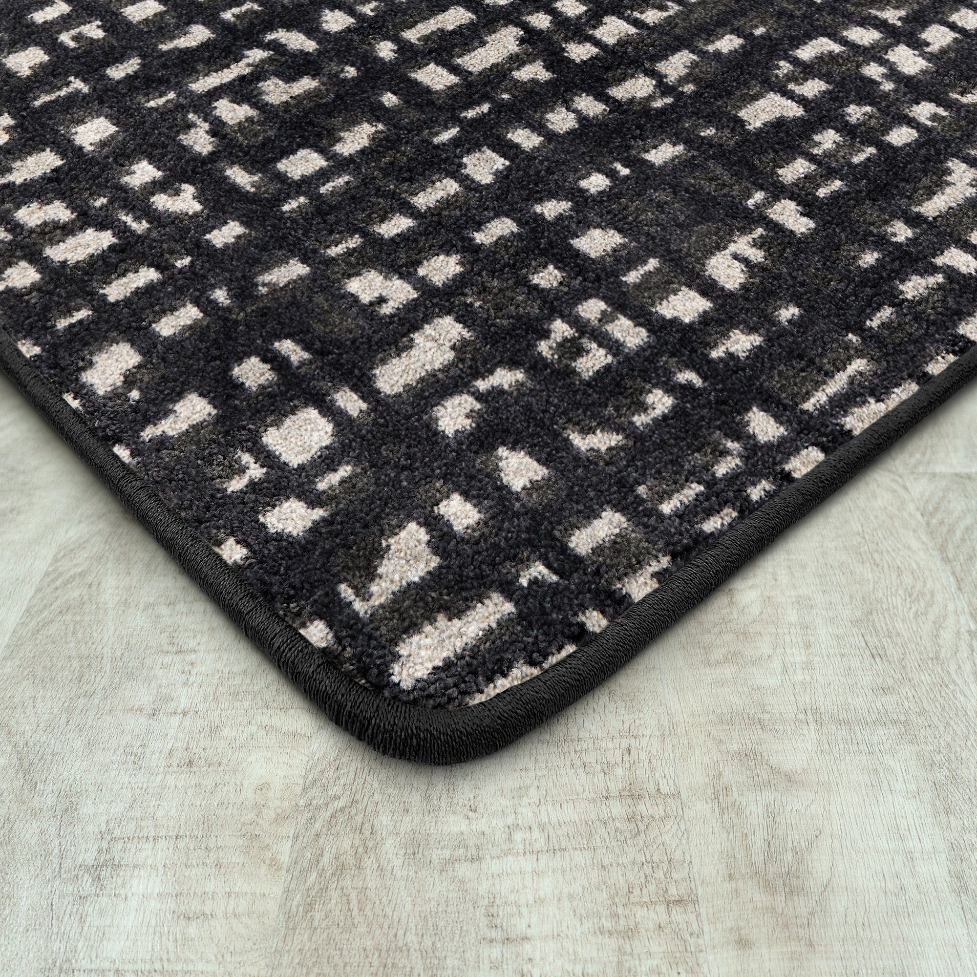 Fool's Gold 5'4" x 7'8" area rug in color Onyx