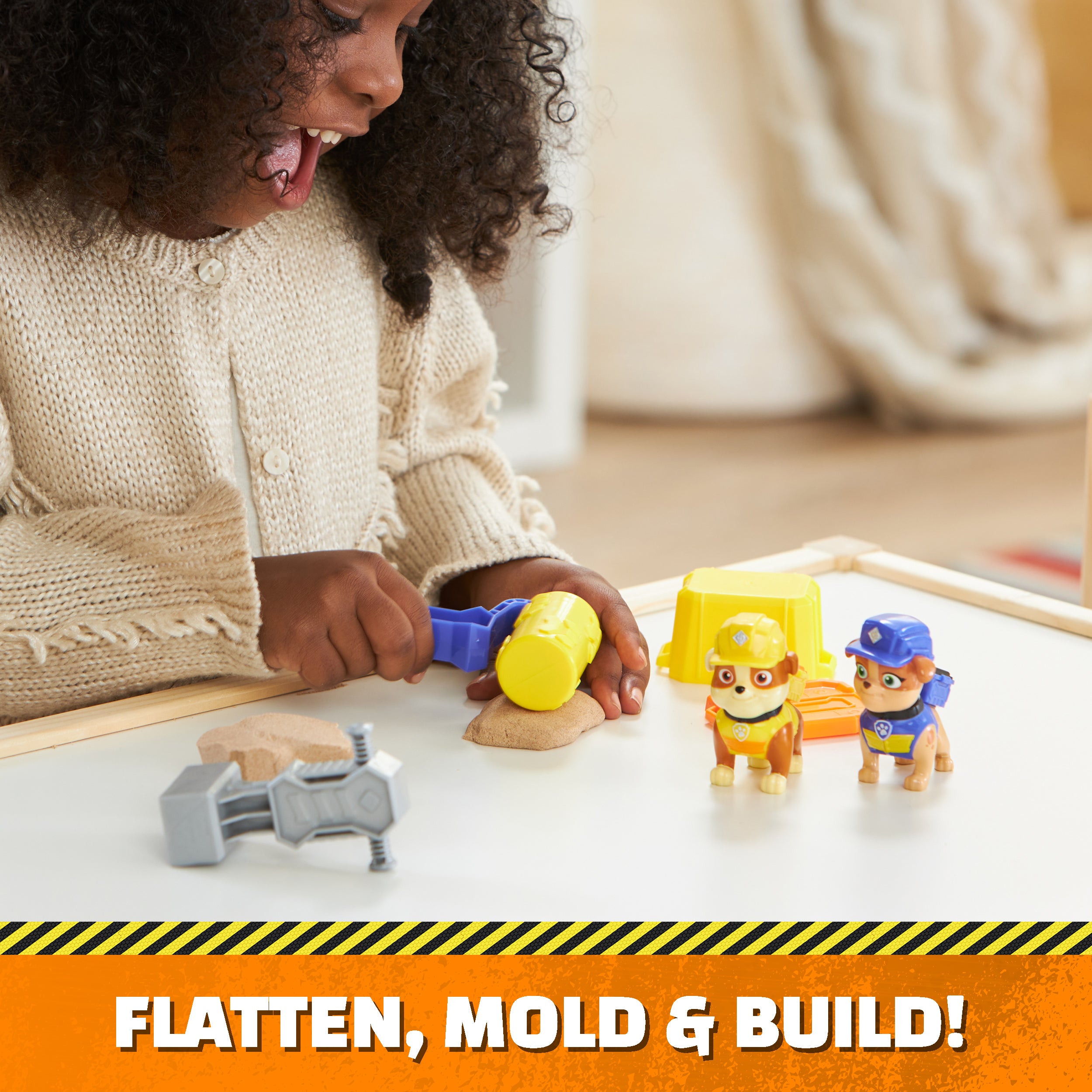 Rubble & Crew, Rubble and Mix Action Figures Set, with 3 oz of Kinetic Build-It Sand and 2 Hand Held Building Toys, Kids Toys for ages 3 and up