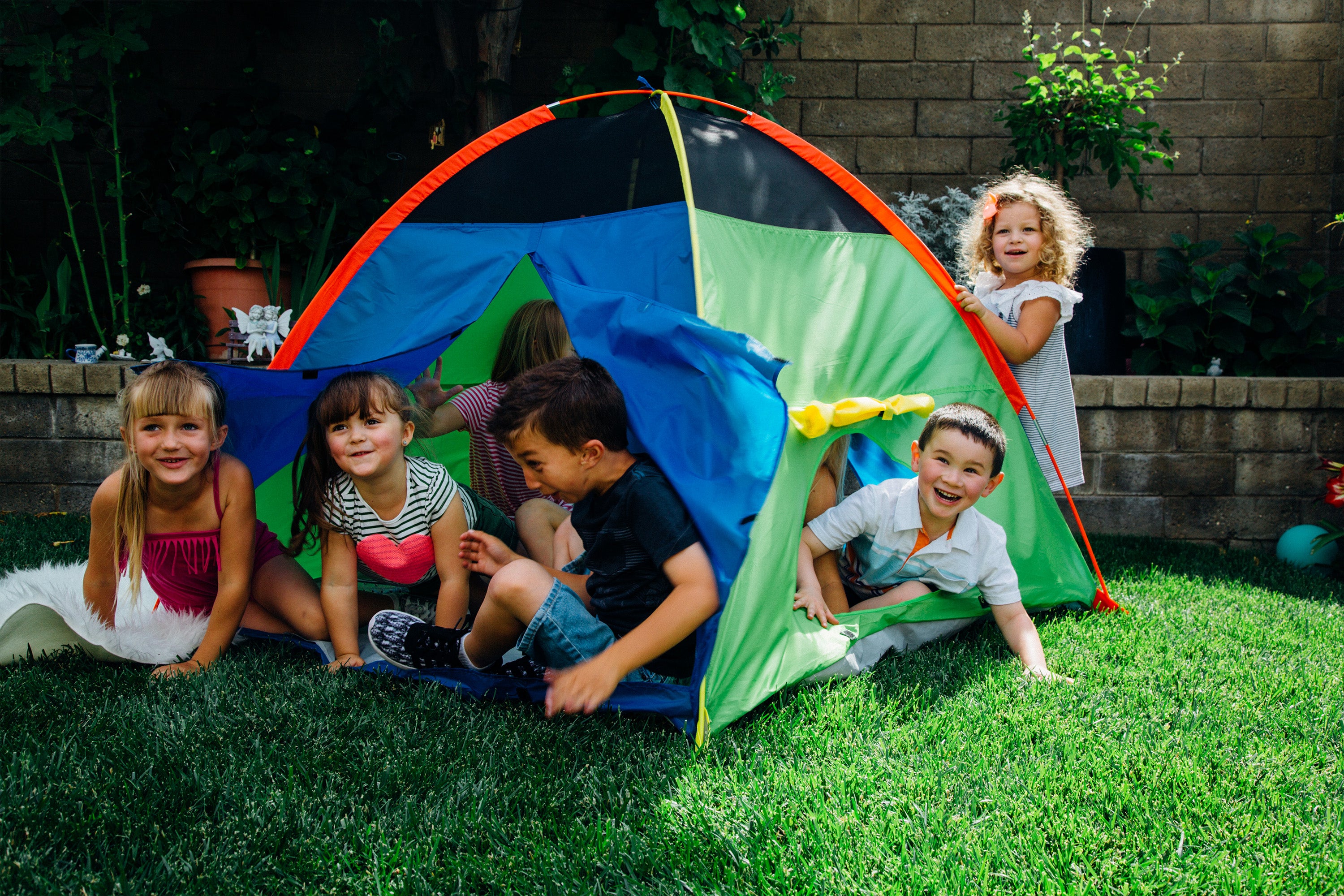 Super Duper 4-Kid Dome Tent - Blue / Green / Red / Yellow