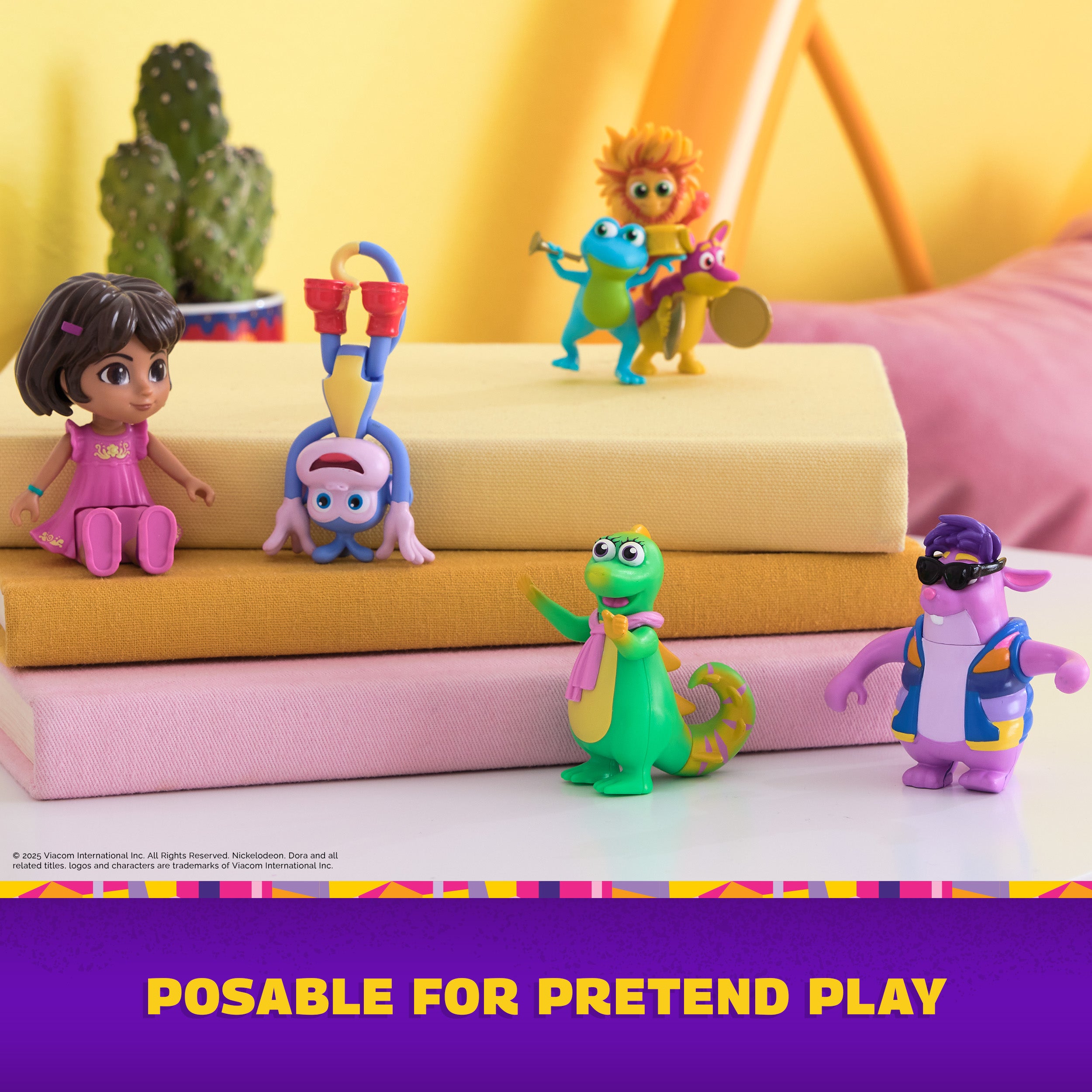 Dora, Fantastic Friends Gift Pack with Dora, Boots, Tico, Isa, and the Fiesta Trio, Toy Figures, Kids Toys for Girls & Boys Ages 3 and Up
