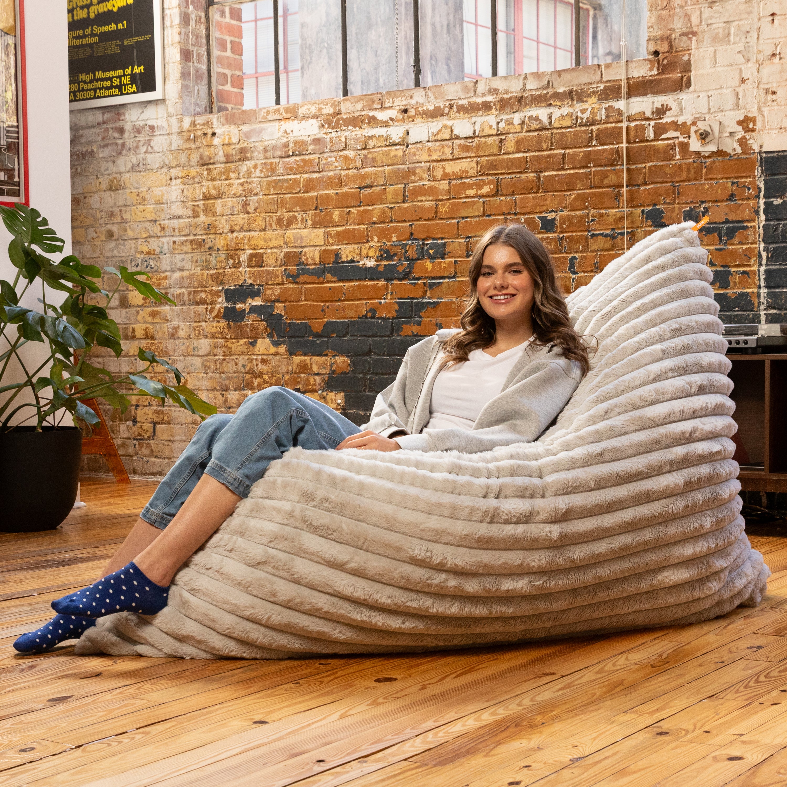 Pillow Saxx Dream Lounger with Wood Frame - 3-in-1 Bean Bag Accent Chair, Recliner & Sleeper Mondo Fur Grey