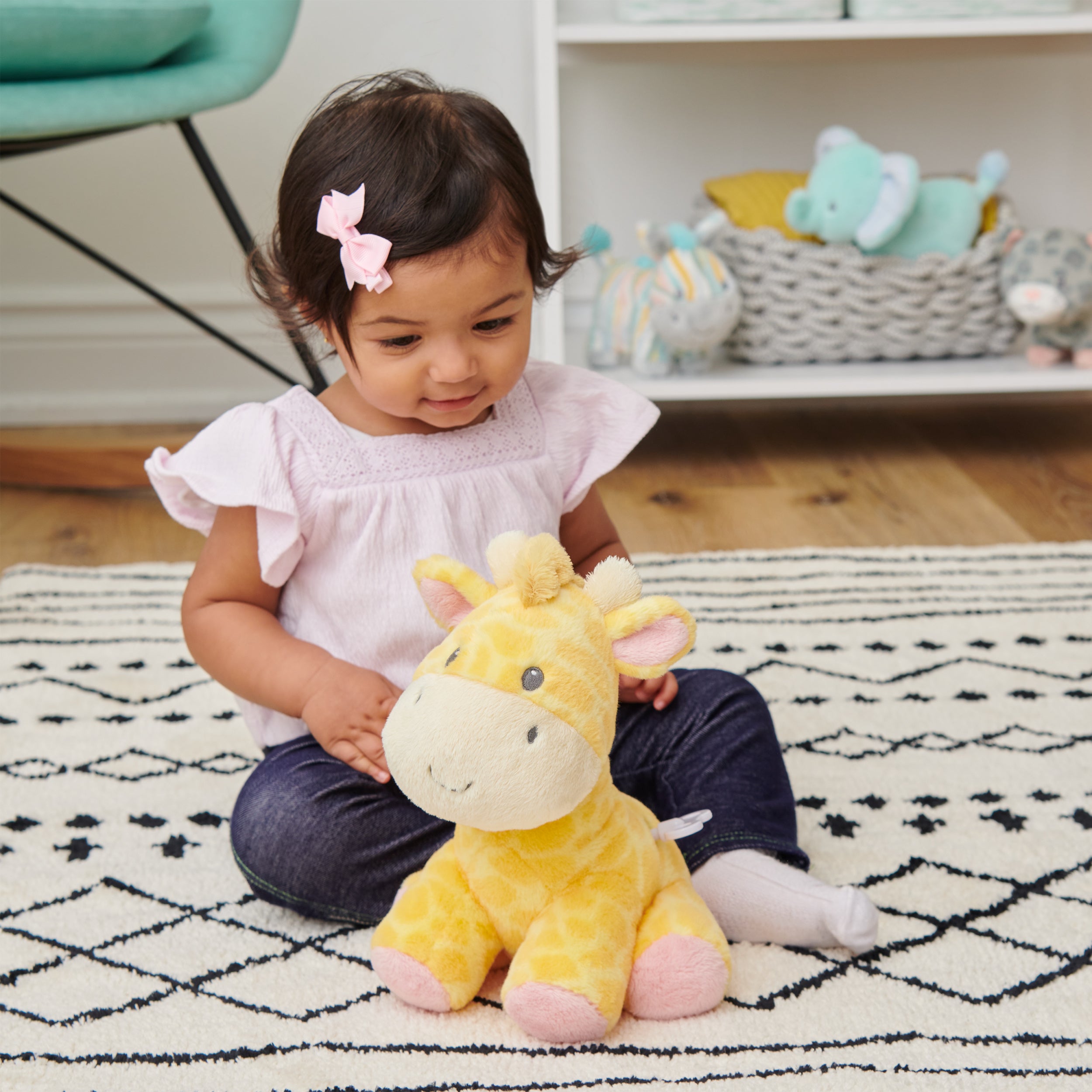 Baby GUND Safari Friends Giraffe Keywind Musical Plush, Plays Brahms’ Lullaby, Stuffed Animal Sensory Toy for Ages 10 Months and Up, Yellow, 9”