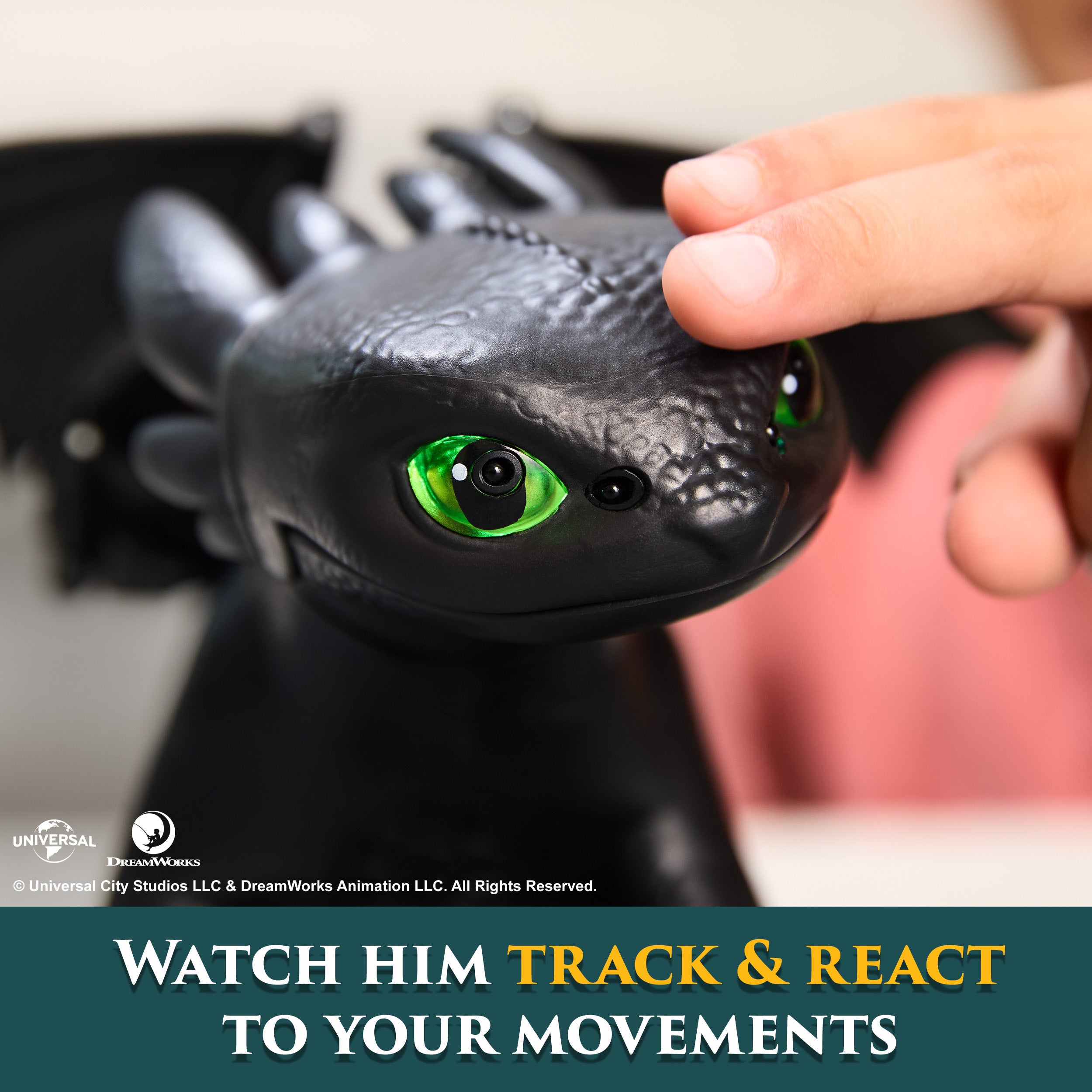 Dreamworks Dragons How to Train Your Dragon, Tame & Train Interactive Toothless with 60 Sounds & Reactions, Kids Toys for Boys & Girls Ages 4 & up