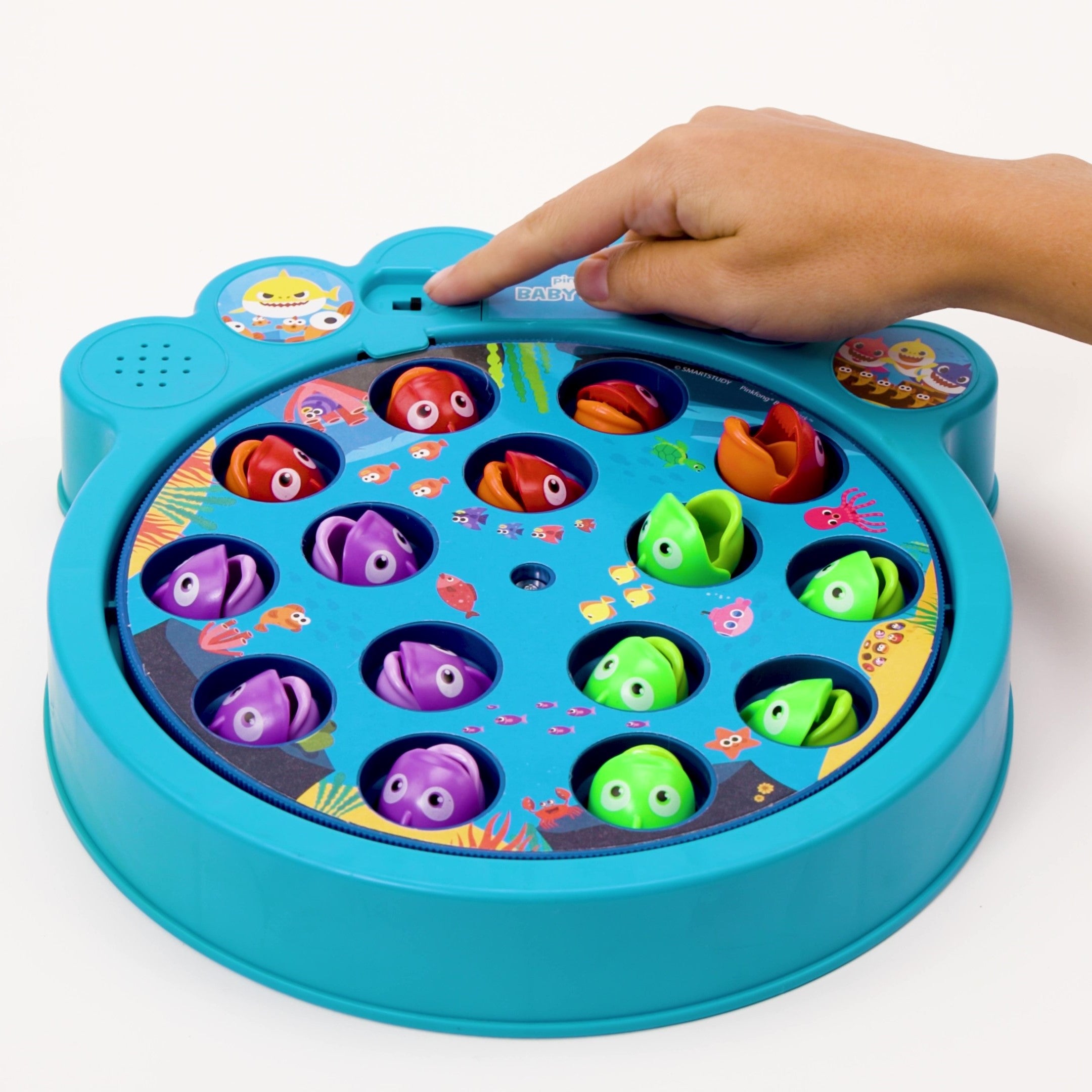 Spin Master Games, Pinkfong Baby Shark Let's Go Hunt Musical Fishing Game with Sound, Preschool Educational Toy, for Fans of Baby Shark & Kids Who Love Music, 2-4 Players, for Ages 4 & Up