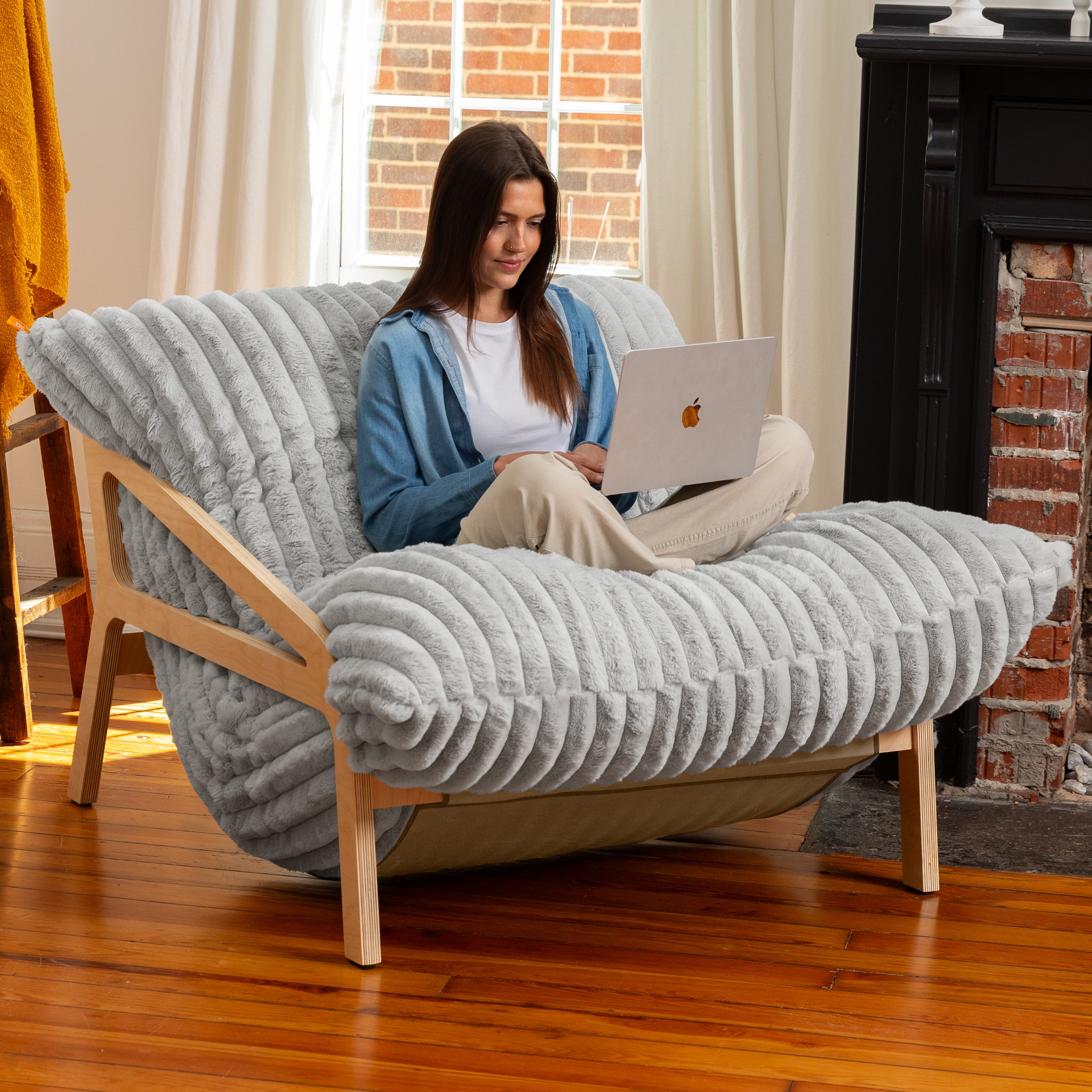 Pillow Saxx Dream Lounger with Wood Frame - 3-in-1 Bean Bag Accent Chair, Recliner & Sleeper Mondo Fur Grey
