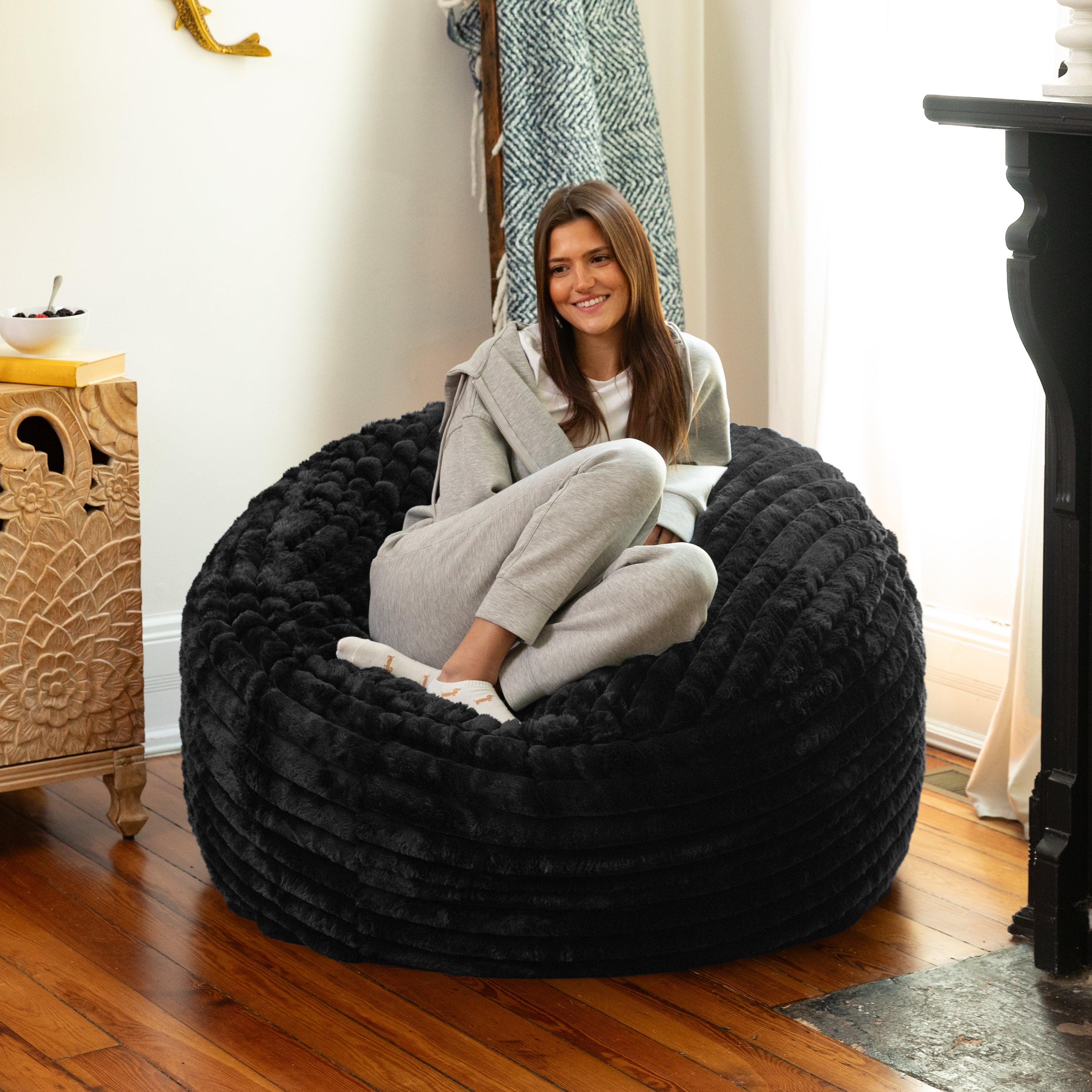 Jaxx Saxx 4ft - Large Round Bean Bag for Adults - Made in the USA - Luxuriously Soft Plush Faux Fur, Black