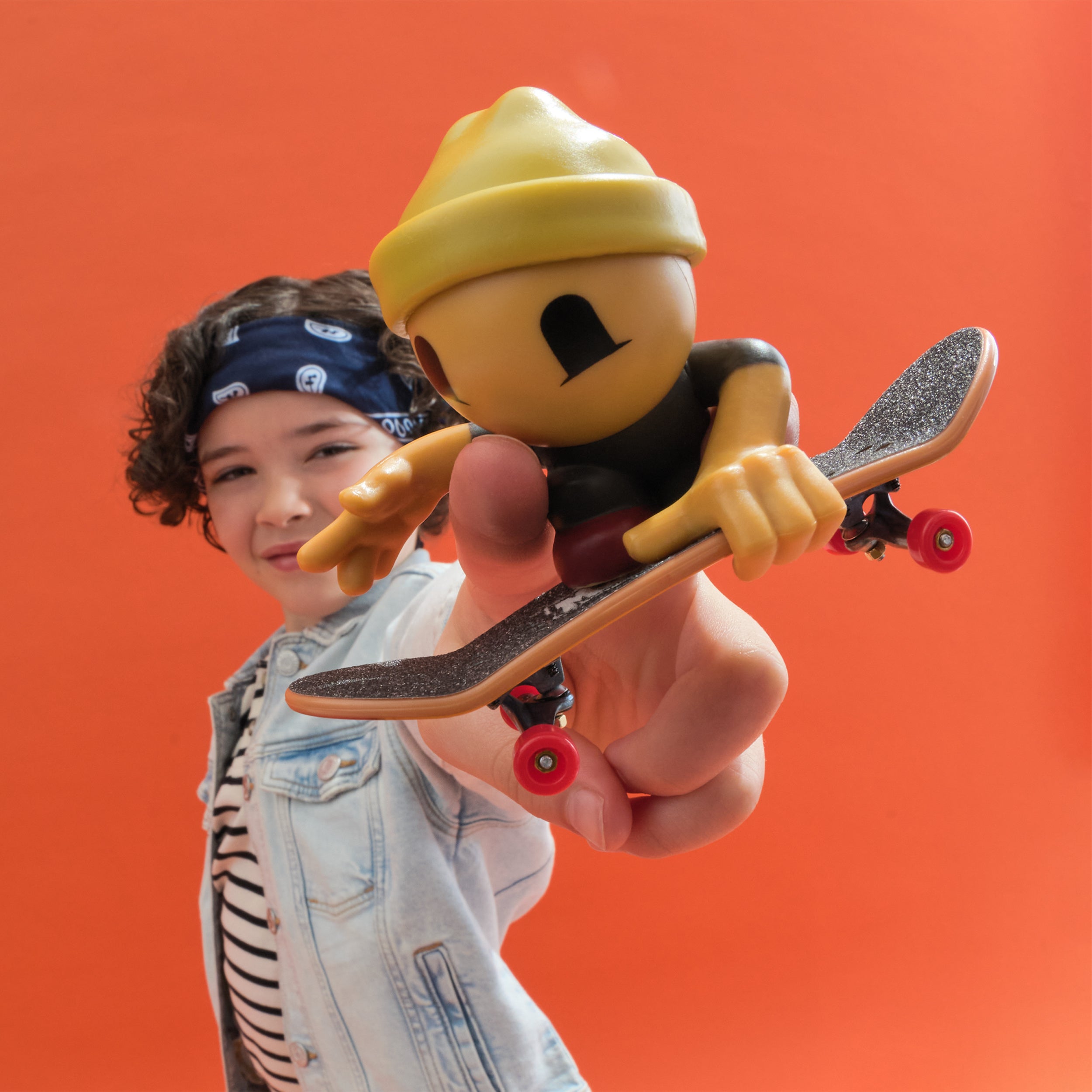 Tech Deck Sk8 Crew, Exclusive Fingerboard with Assistive Figure, Collectible and Customizable Mini Skateboards, Kids Toys for Ages 5 and up Styles May Vary